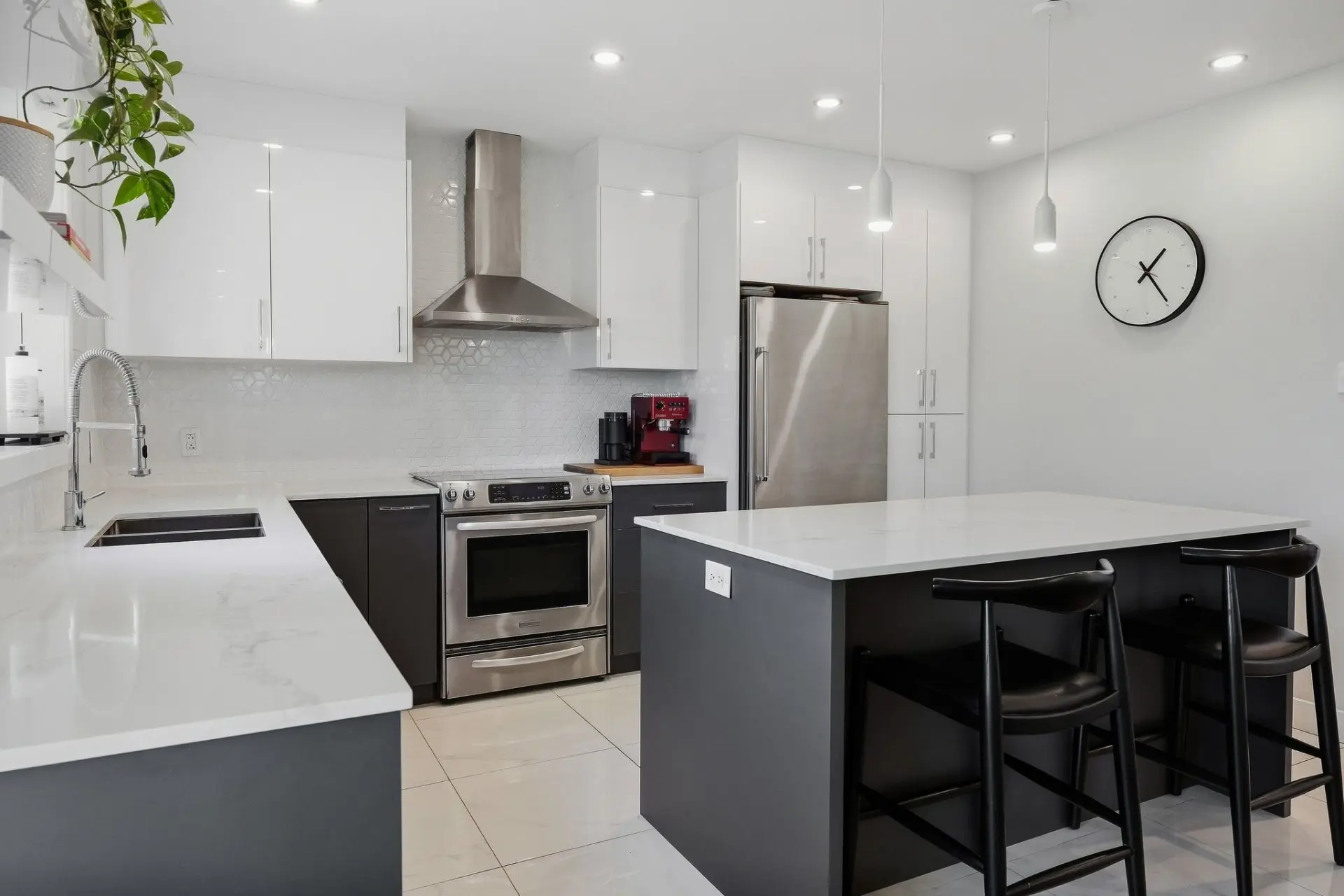 6325 Av. MacDonald — photo 2