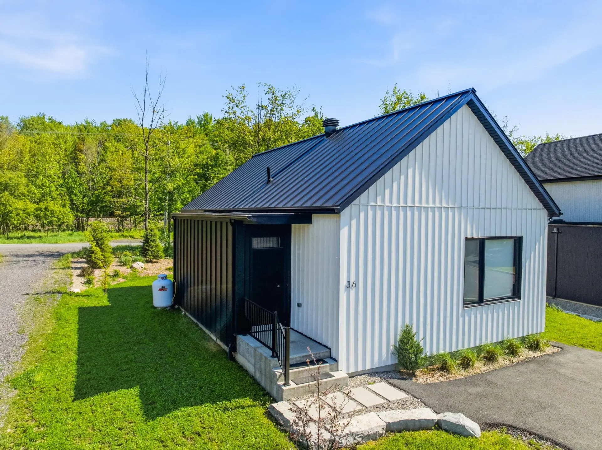 36 Carré des Pionnières, Bromont — photo 1