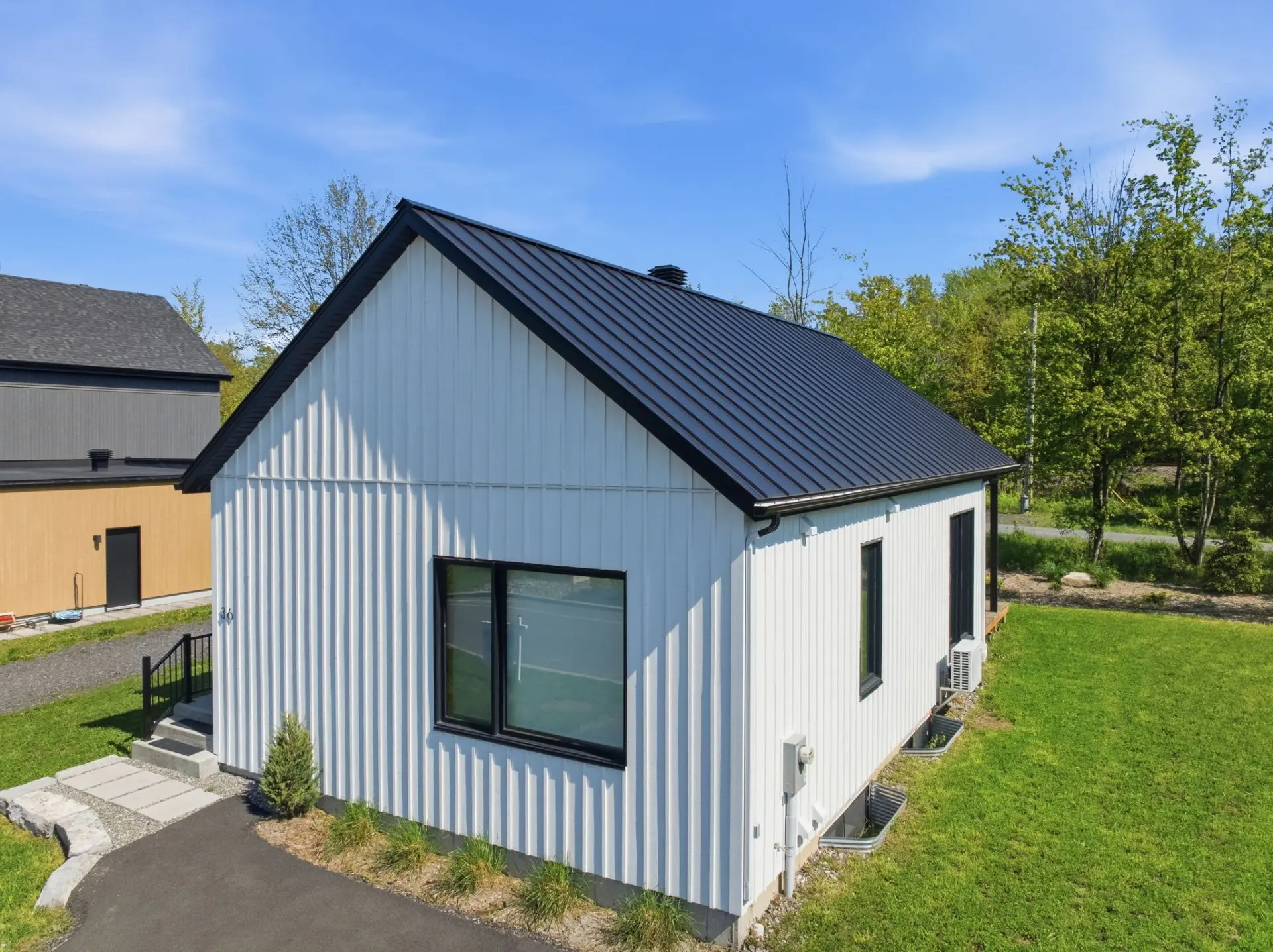 36 Carré des Pionnières, Bromont — photo 2