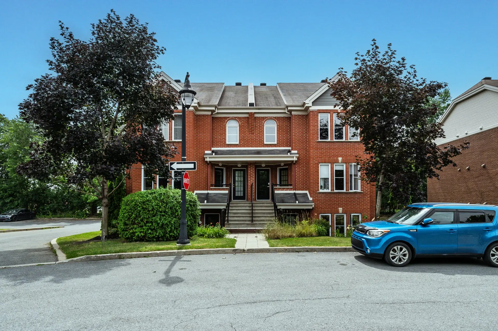 2097 Rue des Crocus — photo 1