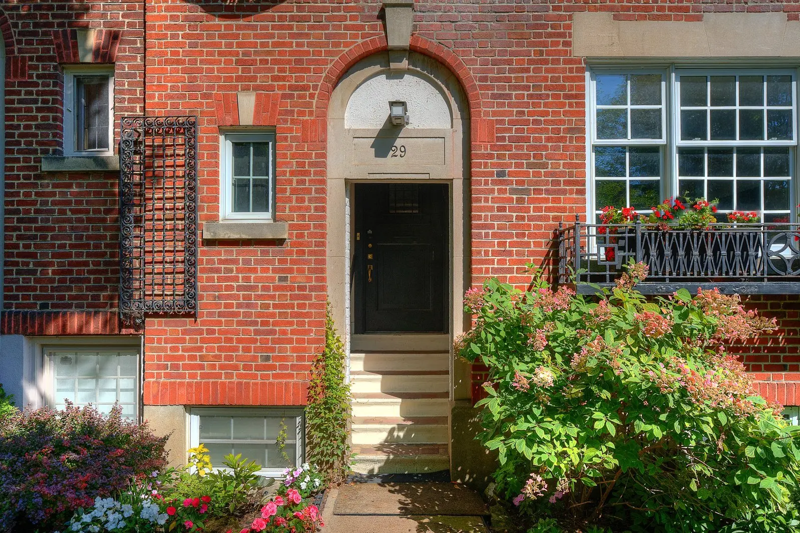 29 Place De Richelieu — photo 2
