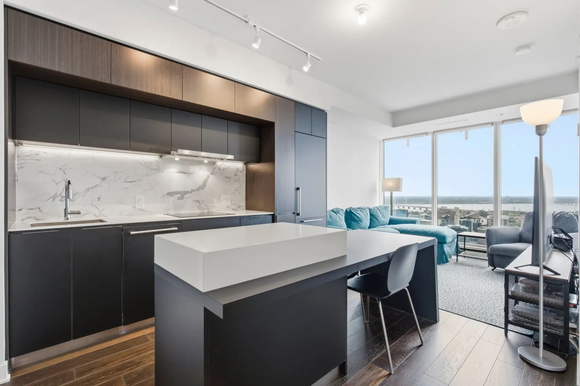 1188 Rue St-Antoine O., # 4303 — photo 1