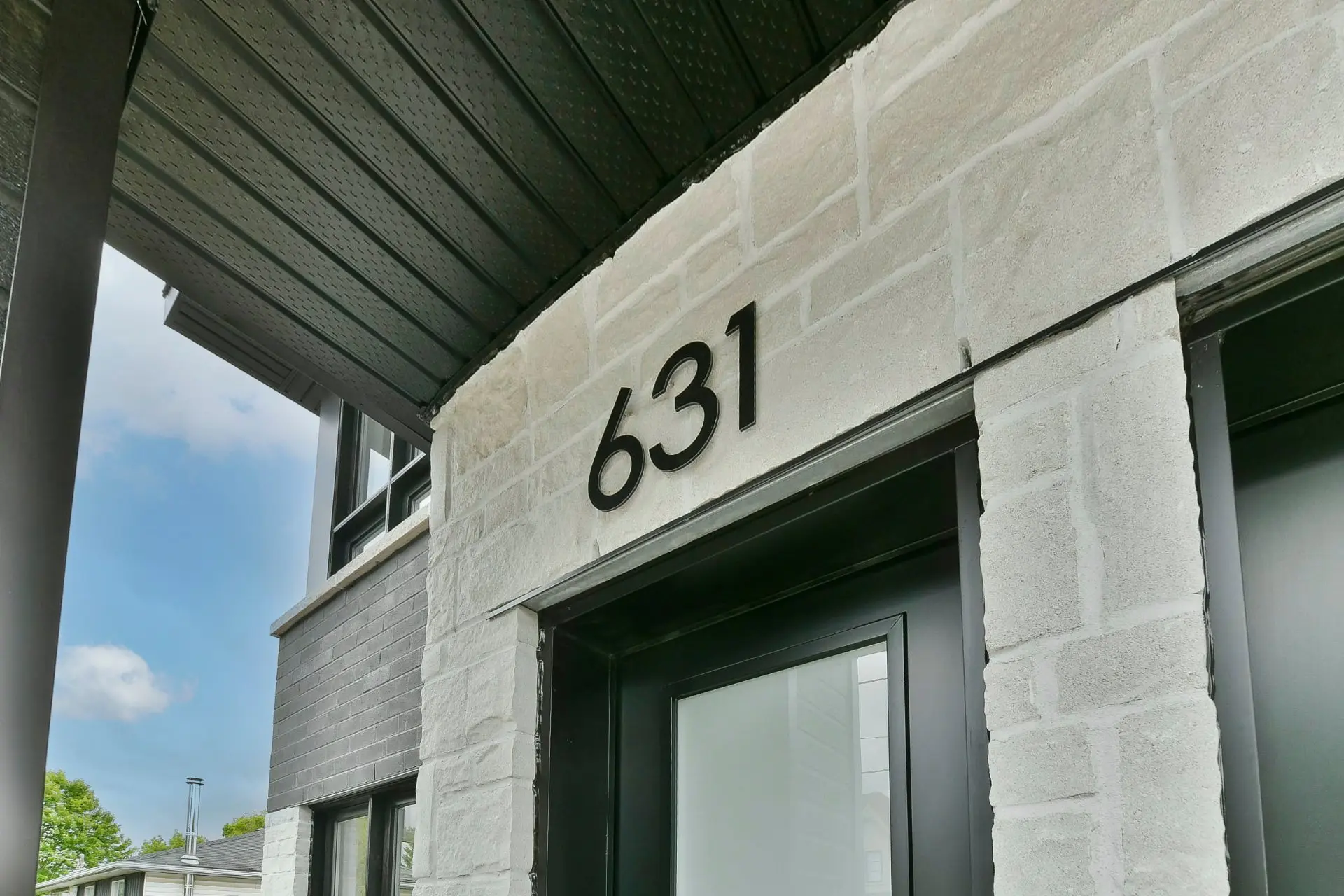 631 3e Avenue — photo 2