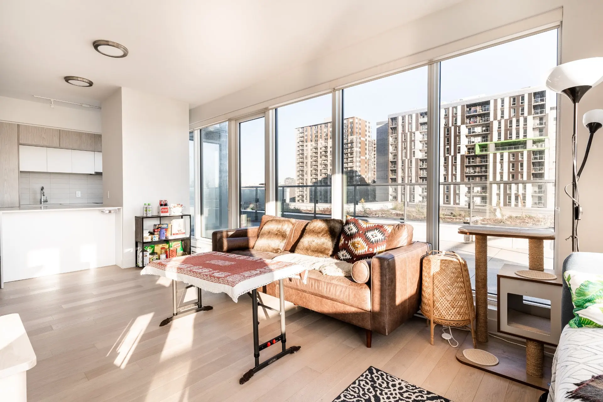 1288 Rue St-Antoine O., # 302 — photo 3