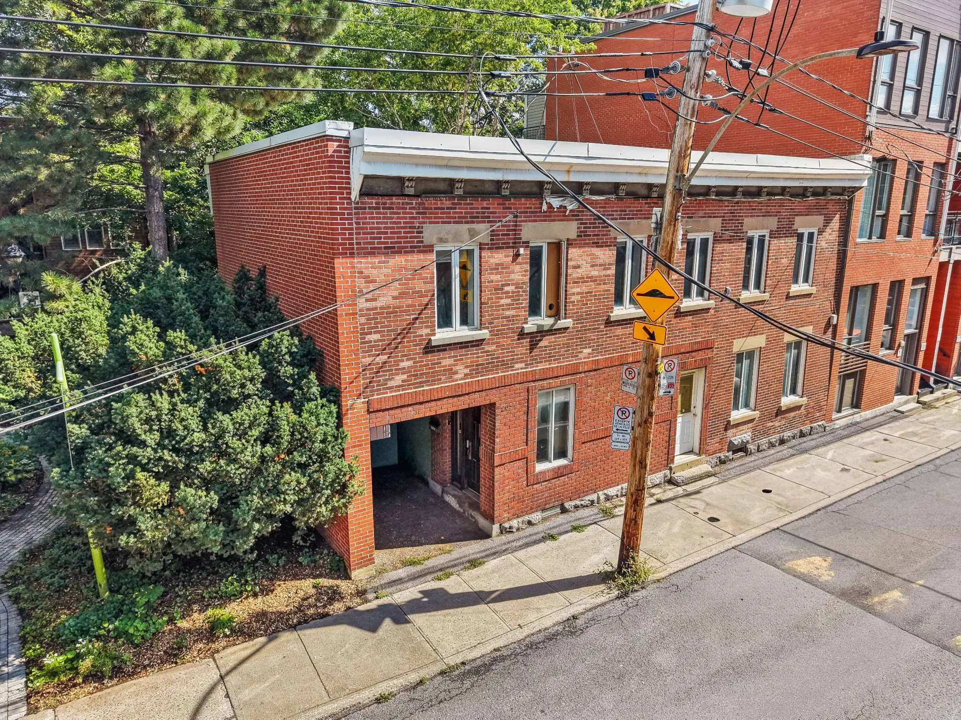 2057 Rue Montcalm — photo 1