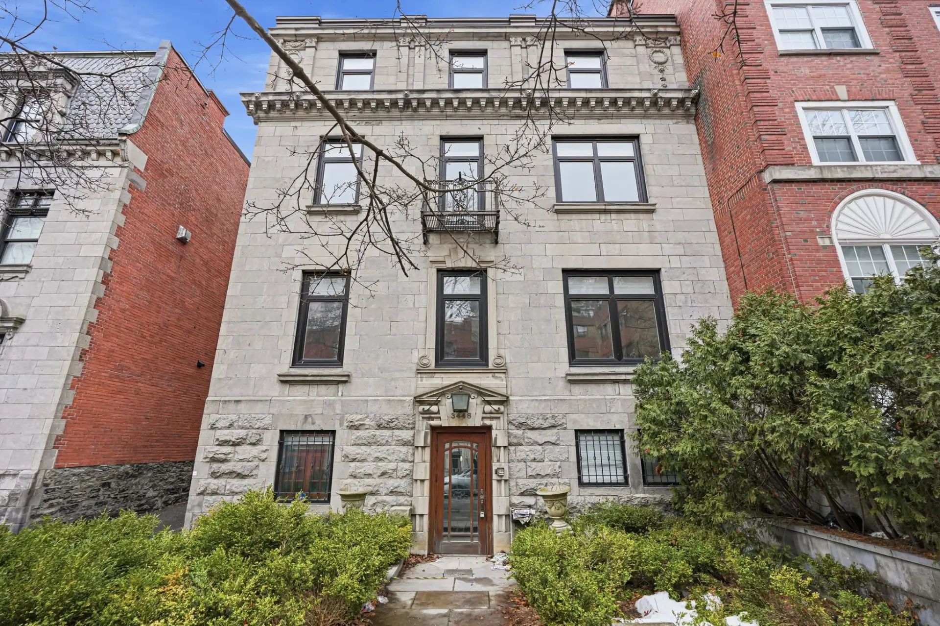 3448Z Rue Stanley — photo 1