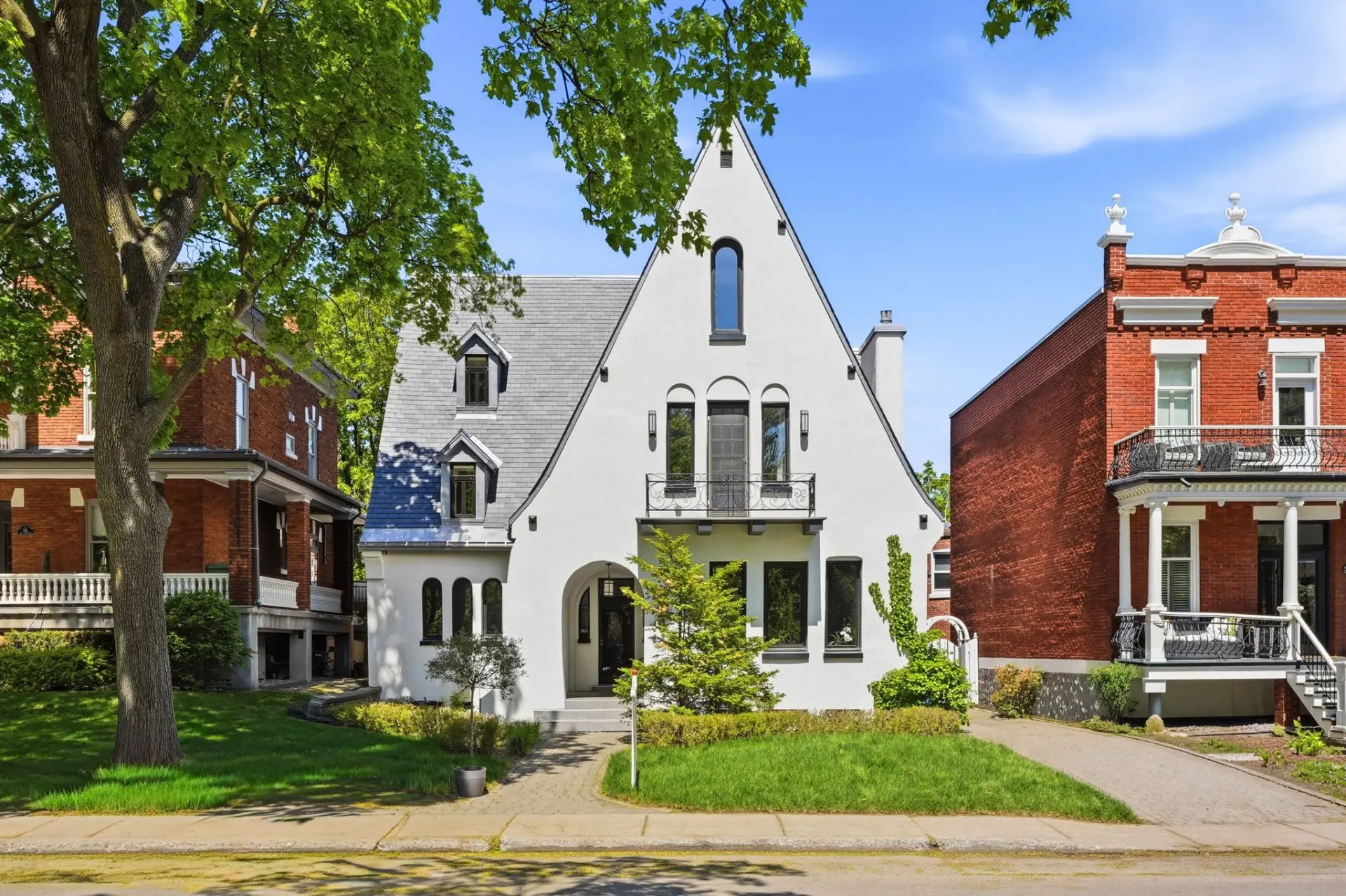 345 Av. Bloomfield — photo 1