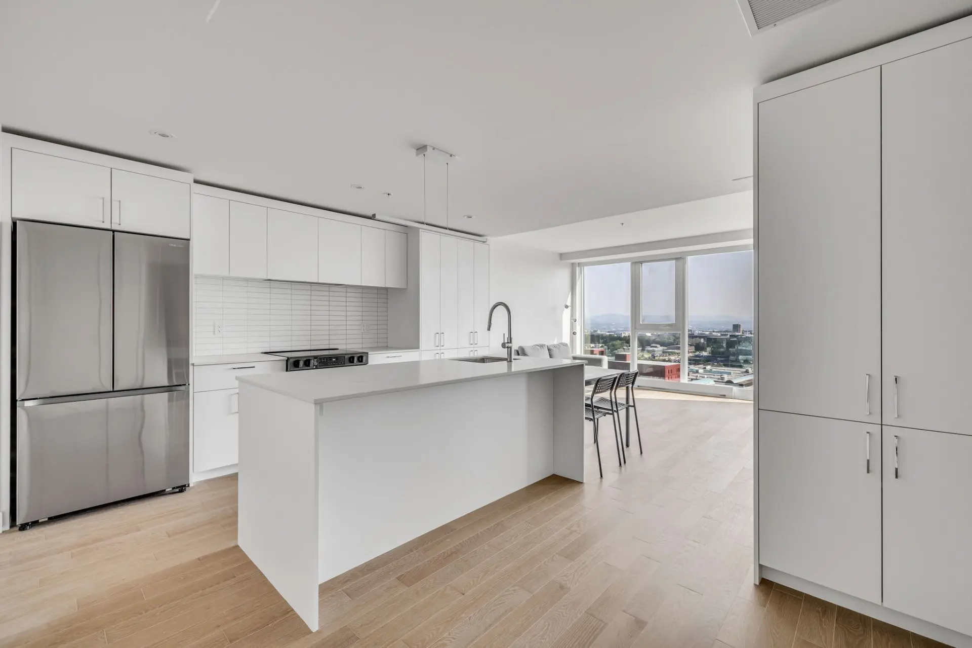 1300 Av. de Germain-des-Prés, # 1802 — photo 1
