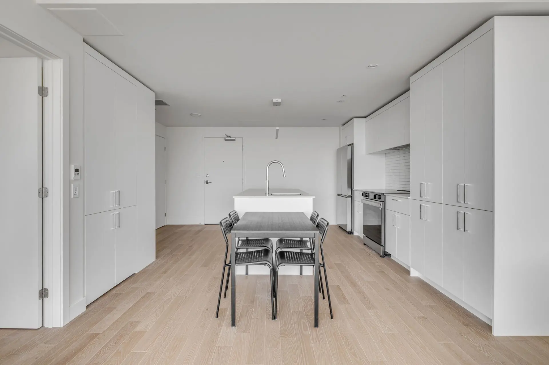 1300 Av. de Germain-des-Prés, # 1802 — photo 2