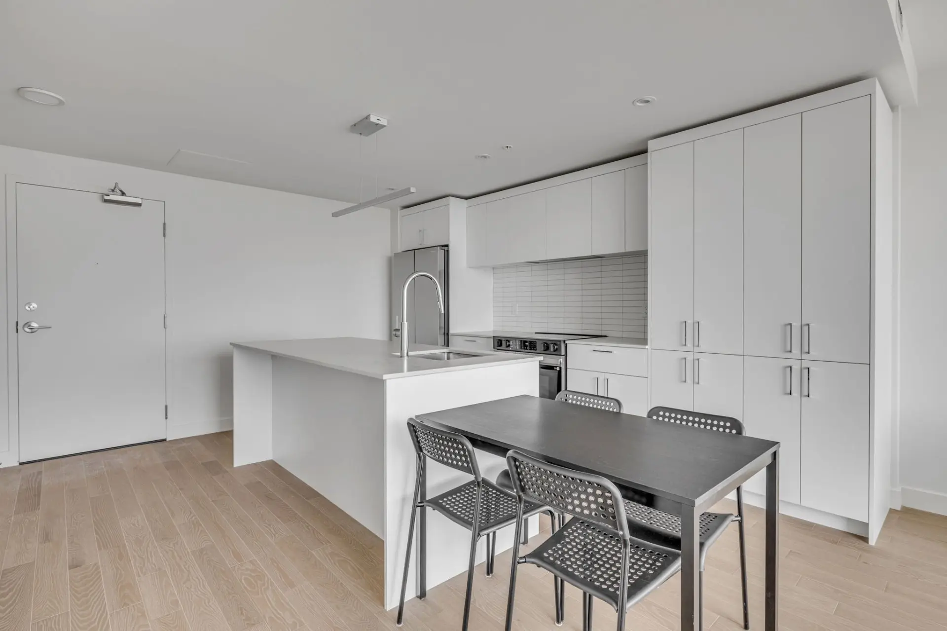 1300 Av. de Germain-des-Prés, # 1802 — photo 3