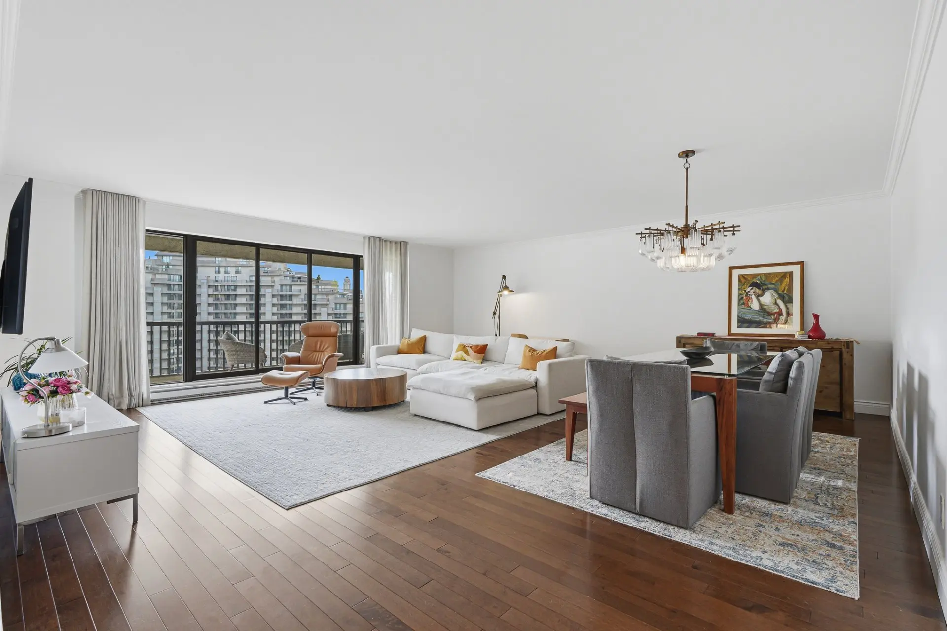 6111 Av. du Boisé, # 8L — photo 1