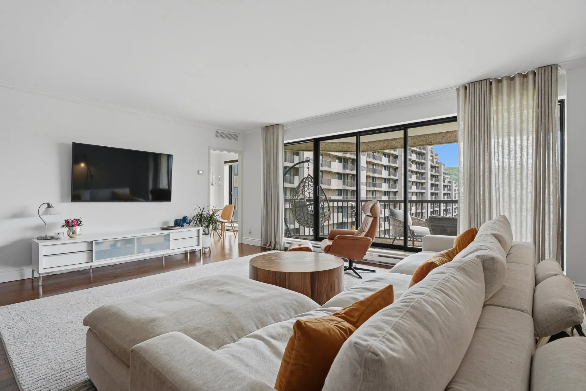 6111 Av. du Boisé, # 8L — photo 2