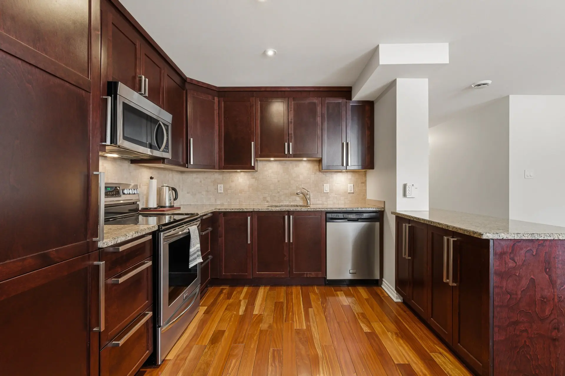 2107 Av. de Melrose — photo 2