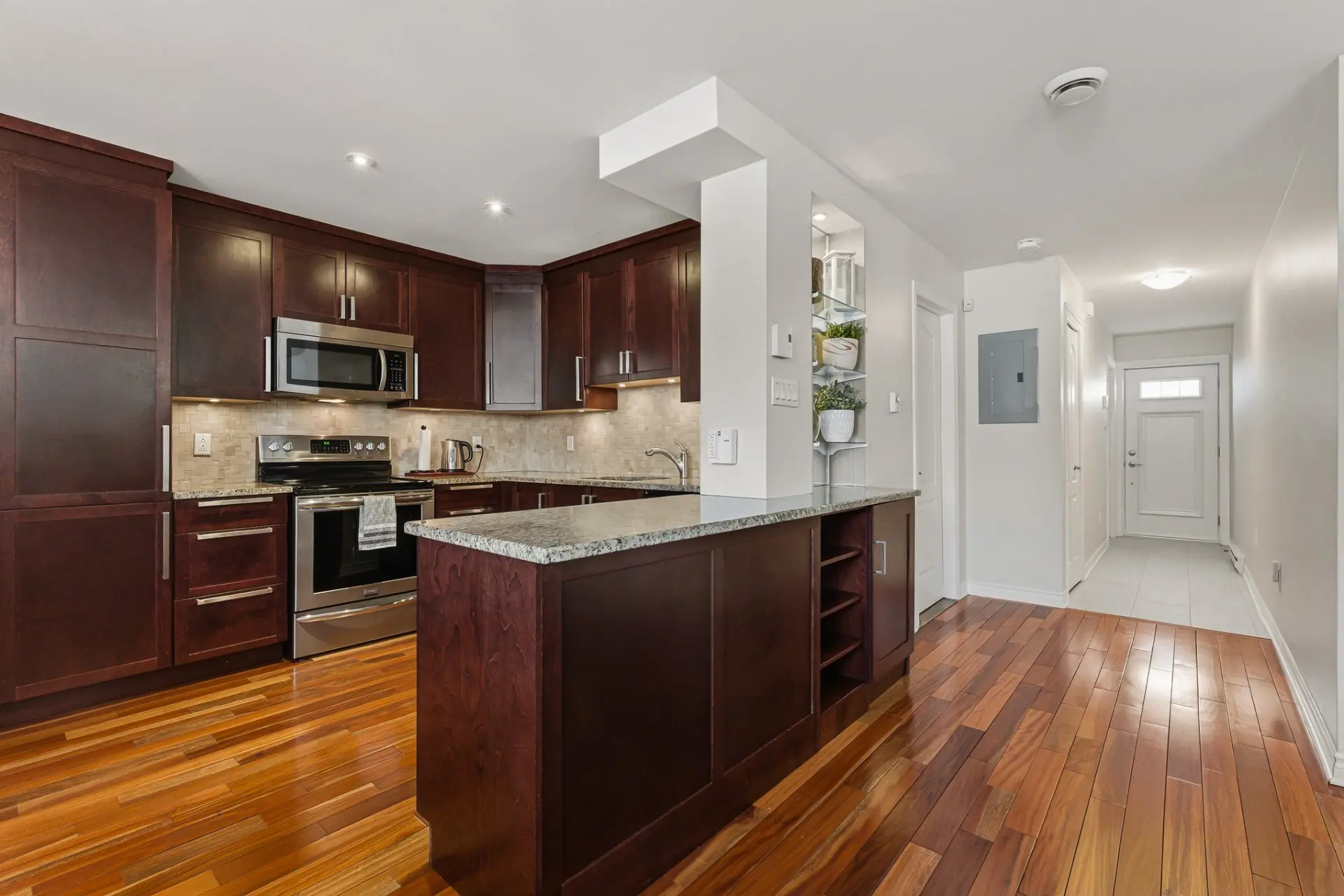2107 Av. de Melrose — photo 3