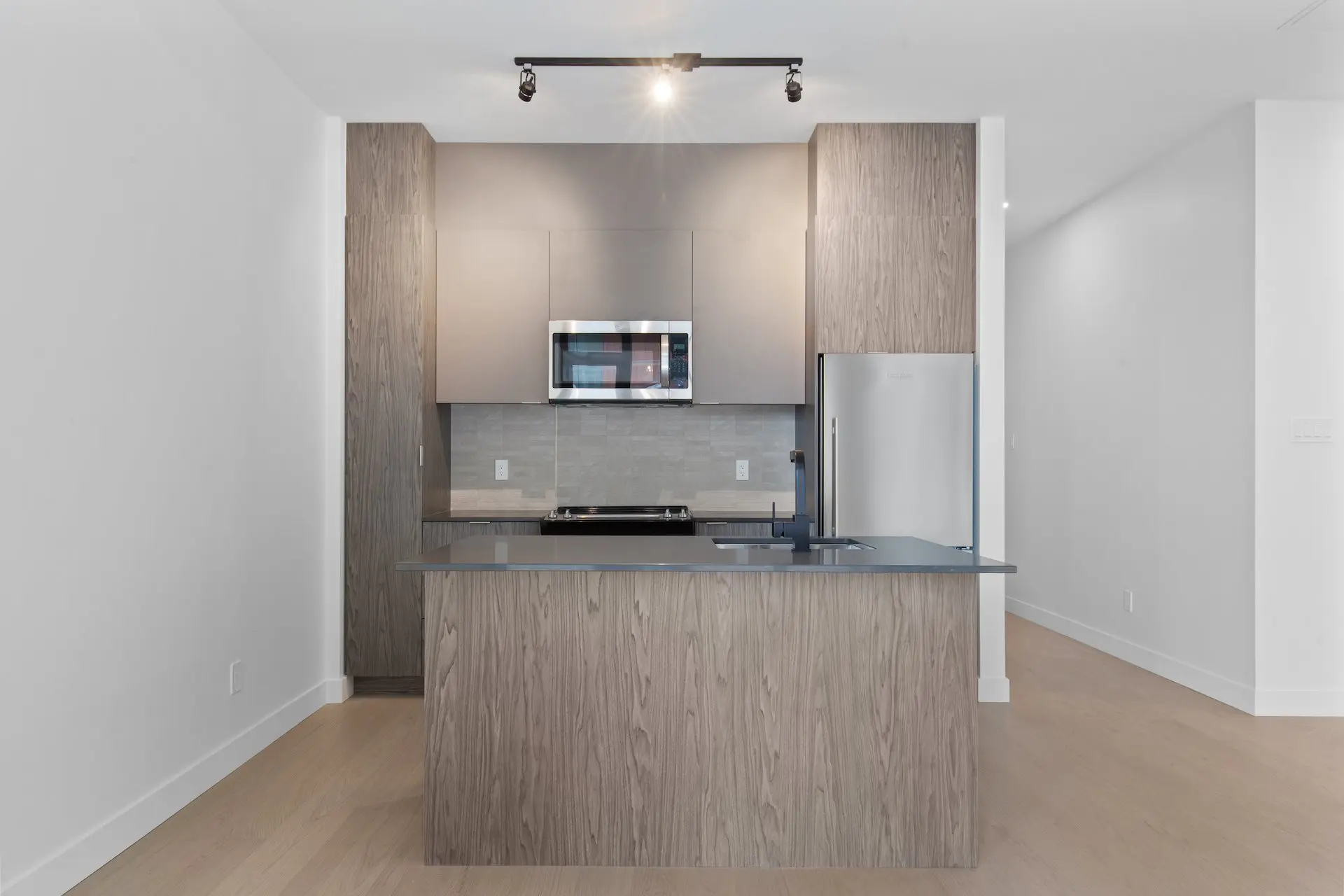 200 Boul. Marcel-Laurin, # 114 — photo 3