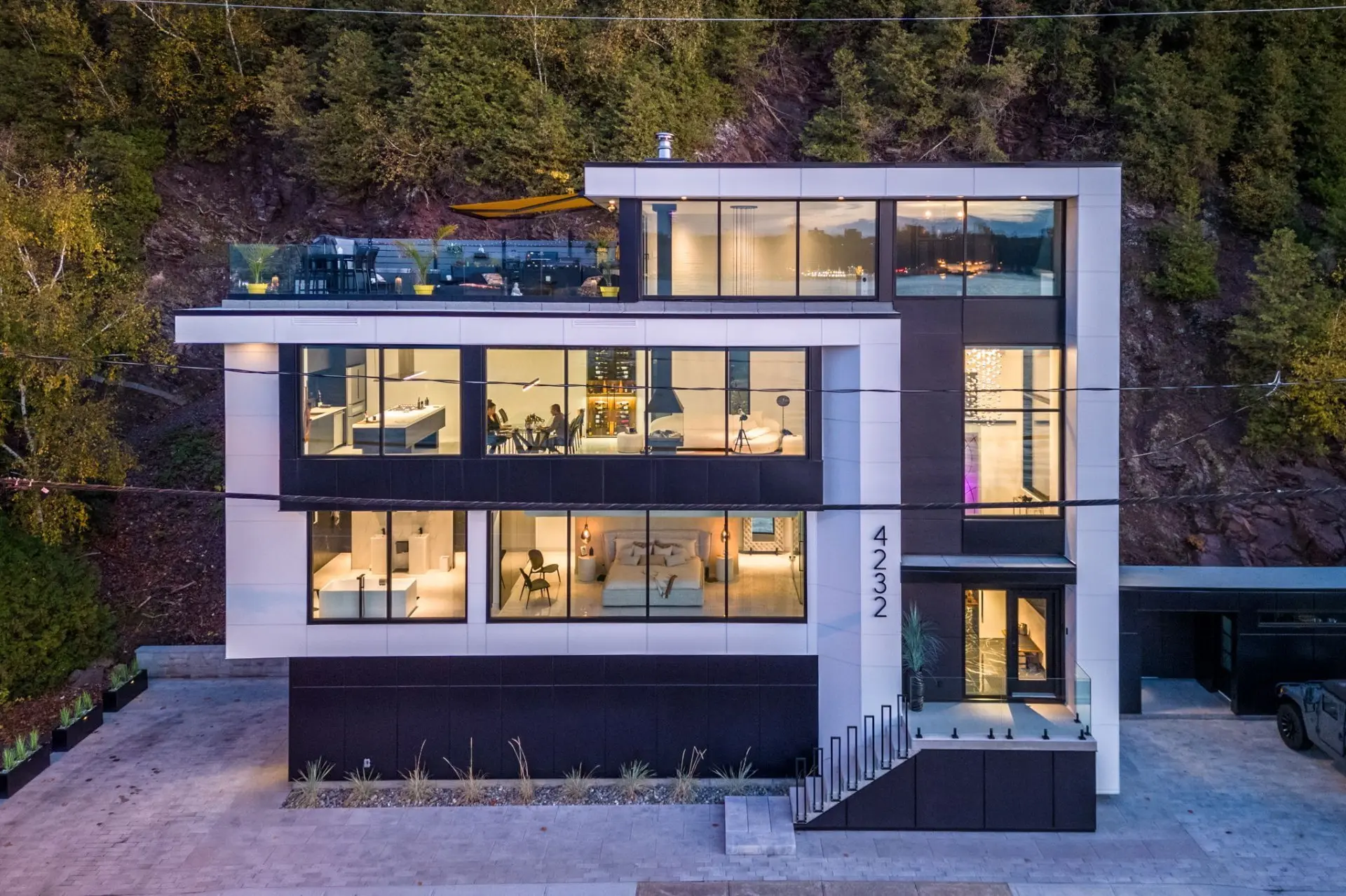 4232 Rue St-Laurent — photo 3