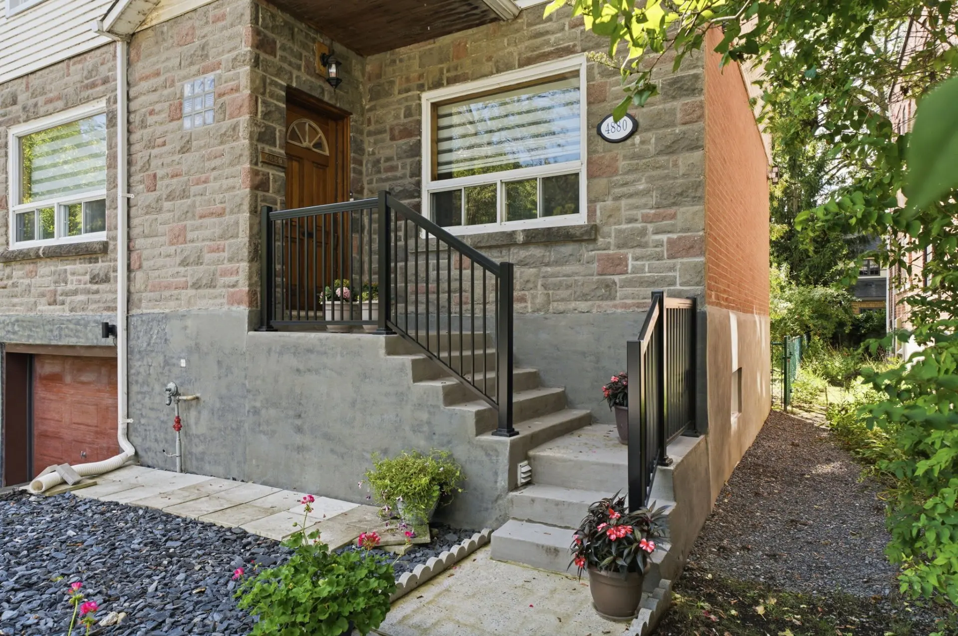 4880 Av. Connaught — photo 3