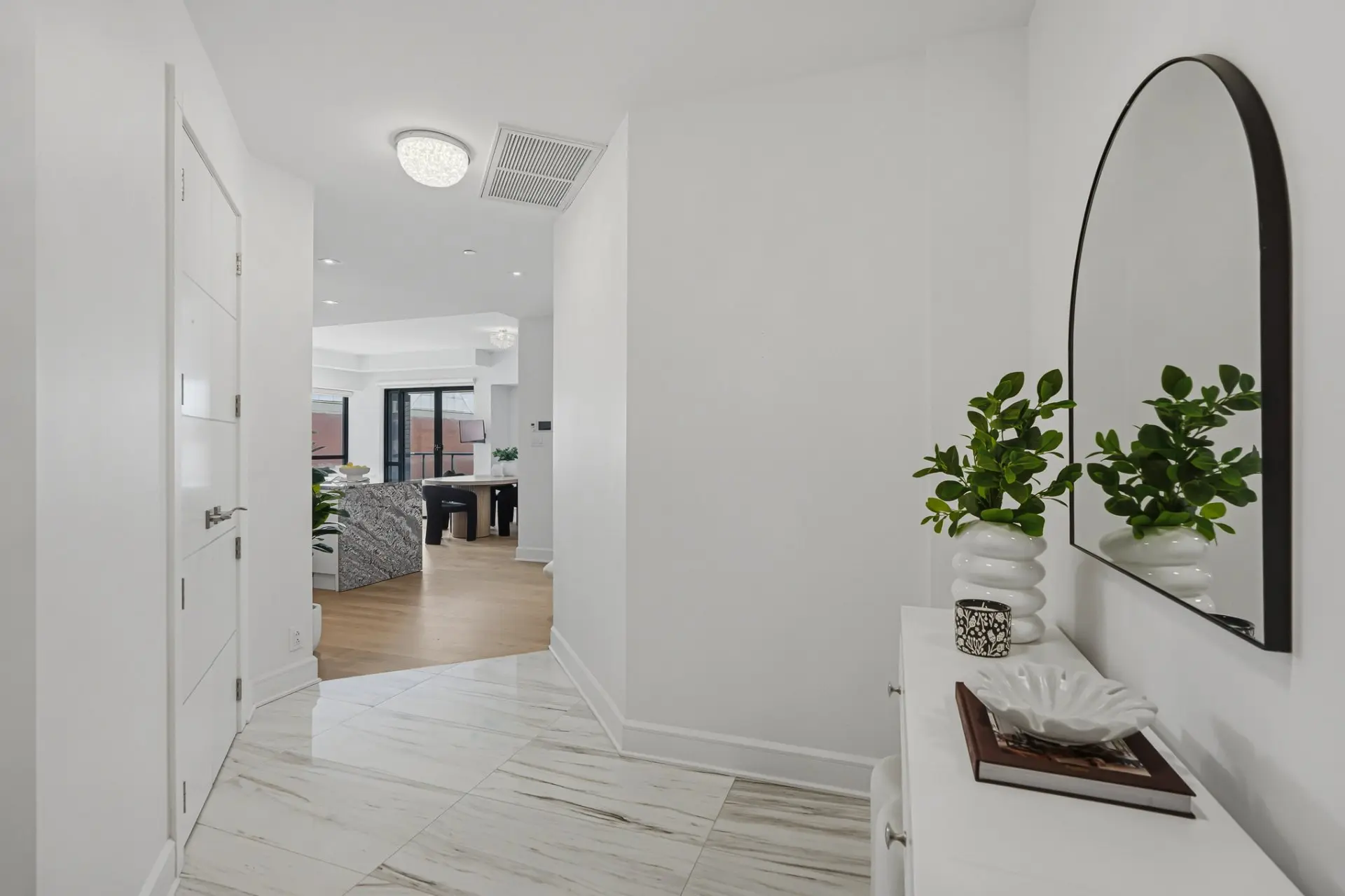 1420 Rue Sherbrooke O., # 404 — photo 1