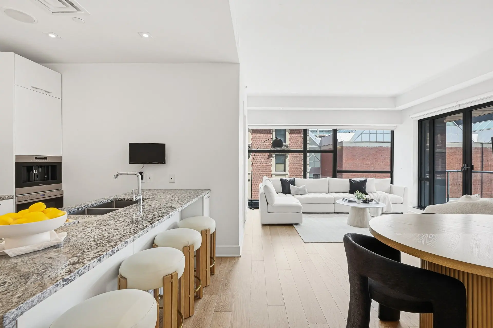 1420 Rue Sherbrooke O., # 404 — photo 2
