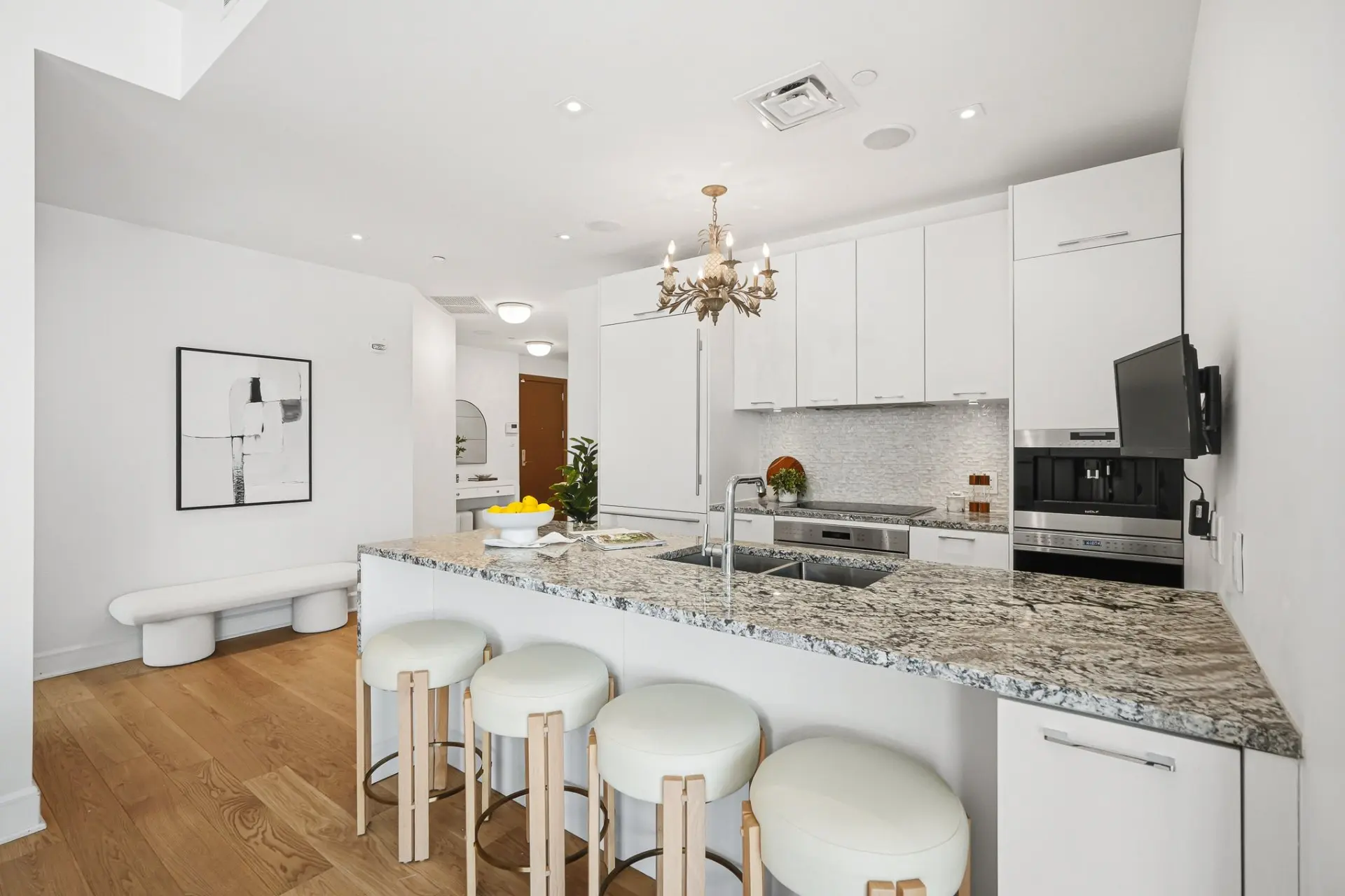 1420 Rue Sherbrooke O., # 404 — photo 3