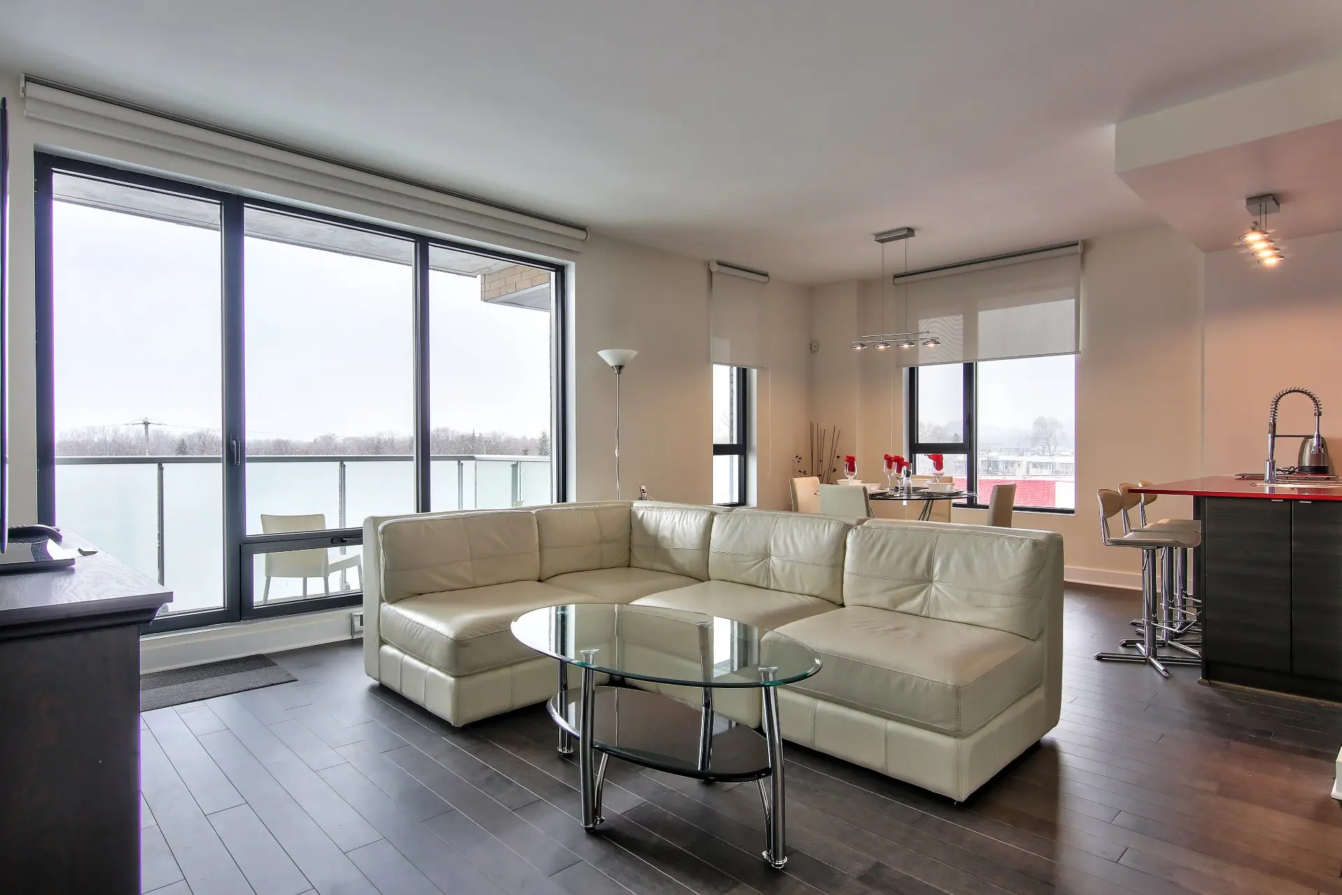 7361 Av. Victoria, # 410 — photo 2