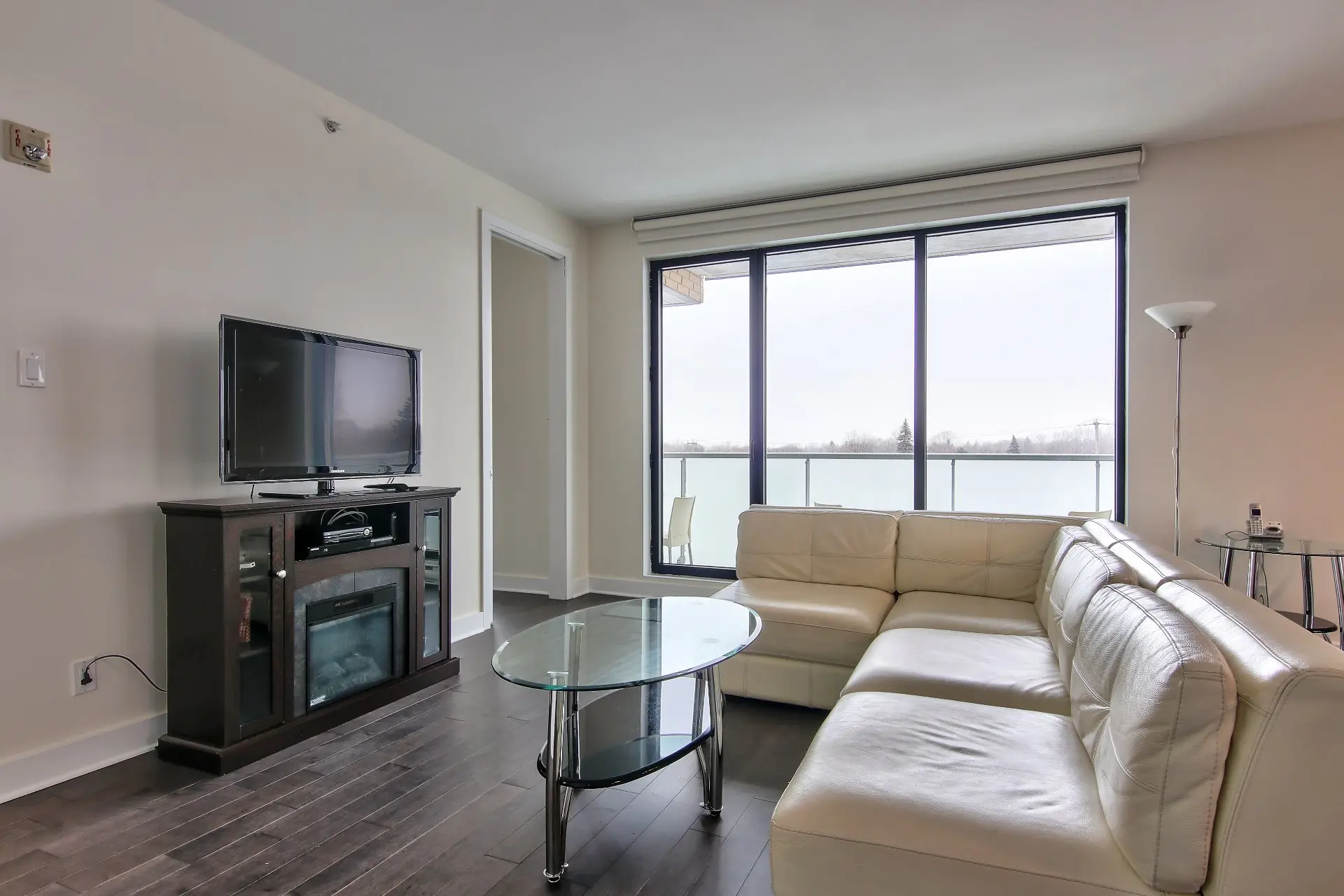 7361 Av. Victoria, # 410 — photo 3