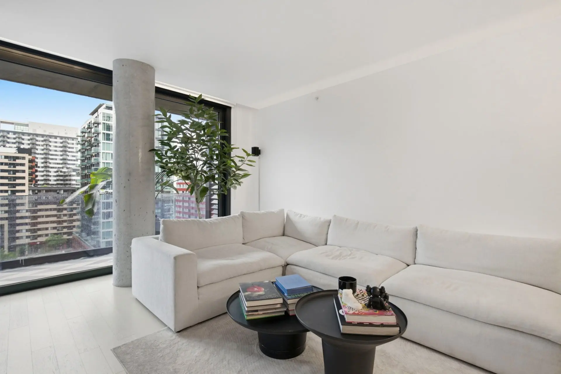 242 Rue Young, # 1005 — photo 3