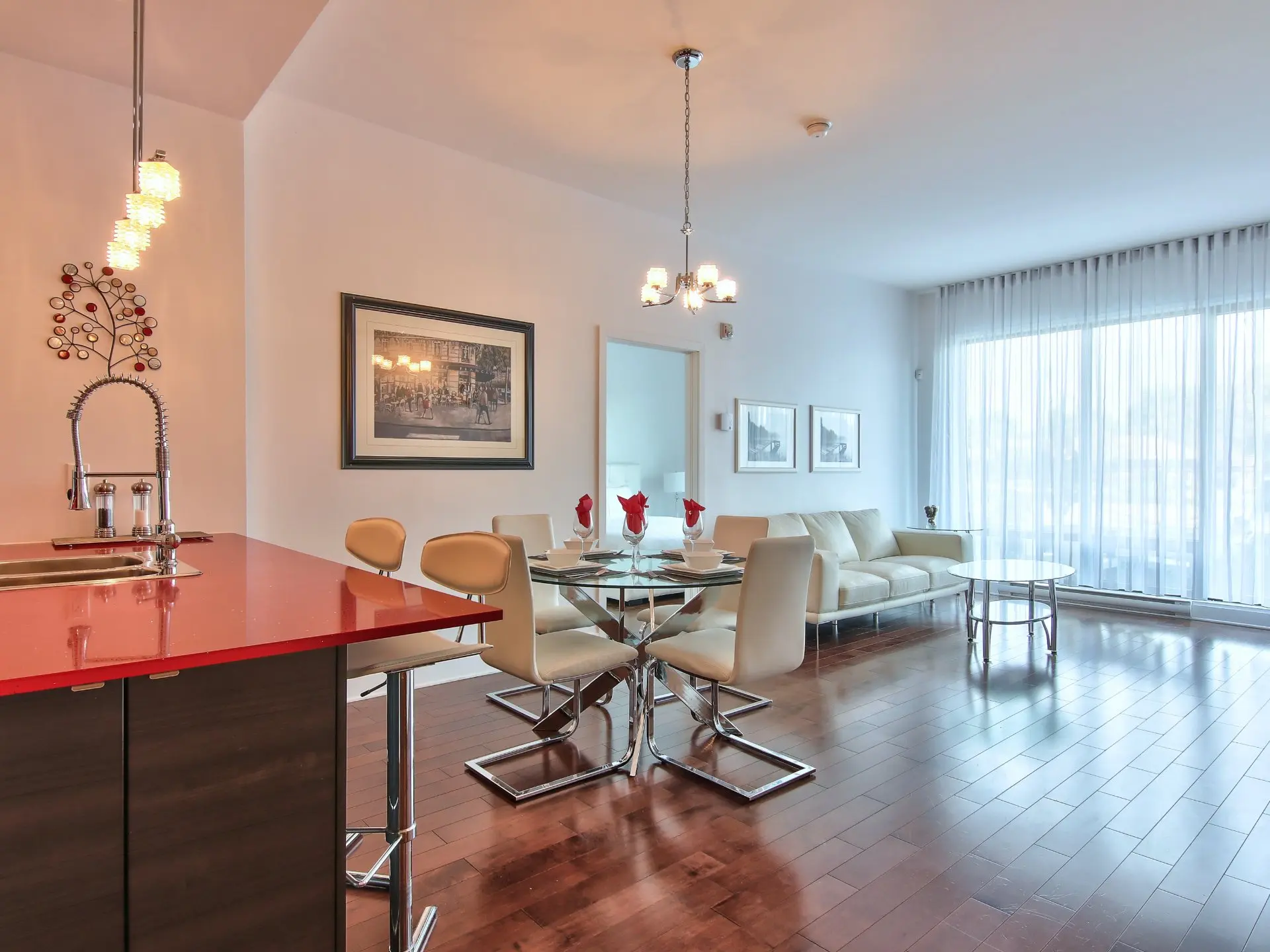7361 Av. Victoria, # 109 — photo 2