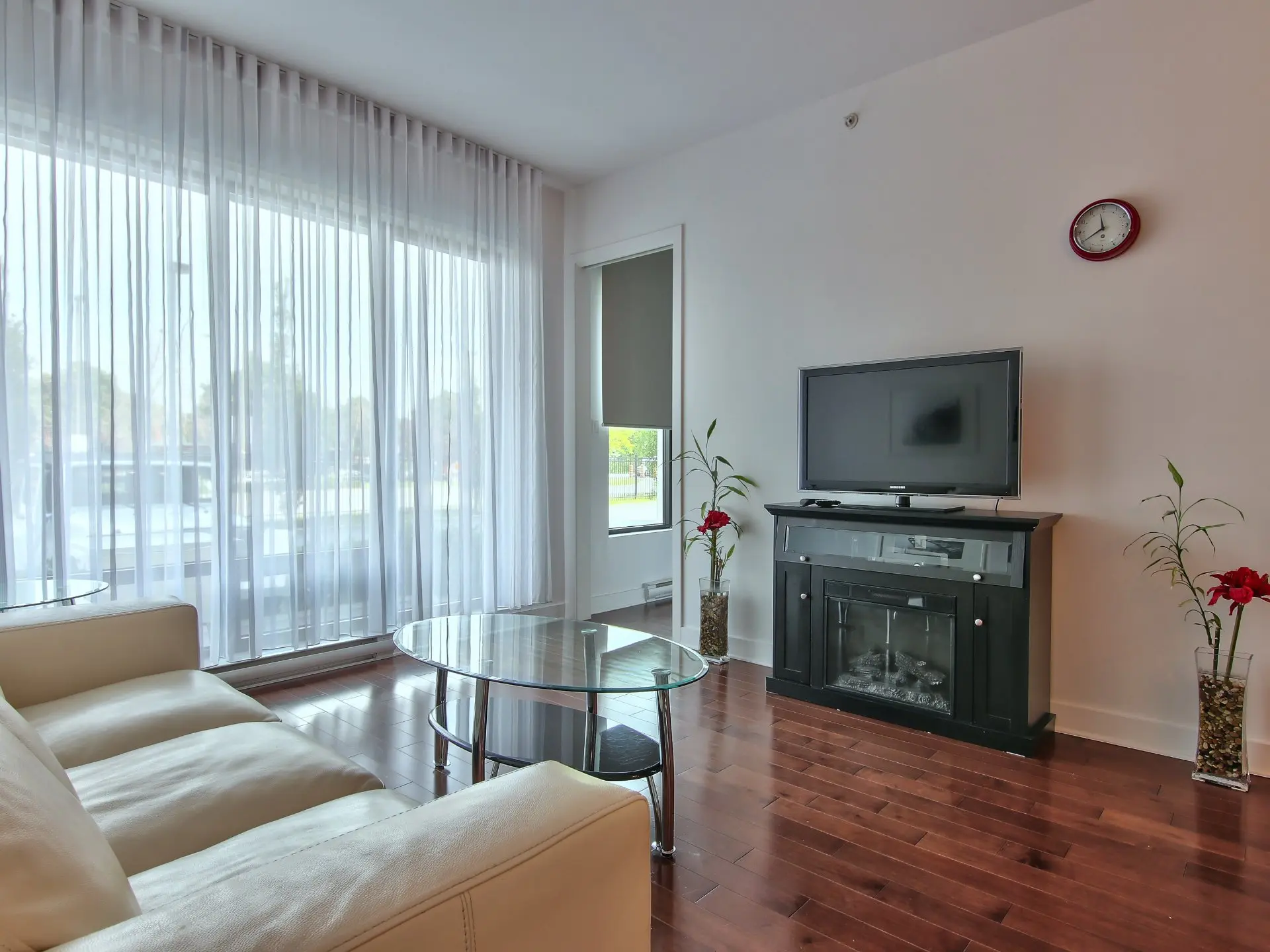 7361 Av. Victoria, # 109 — photo 3