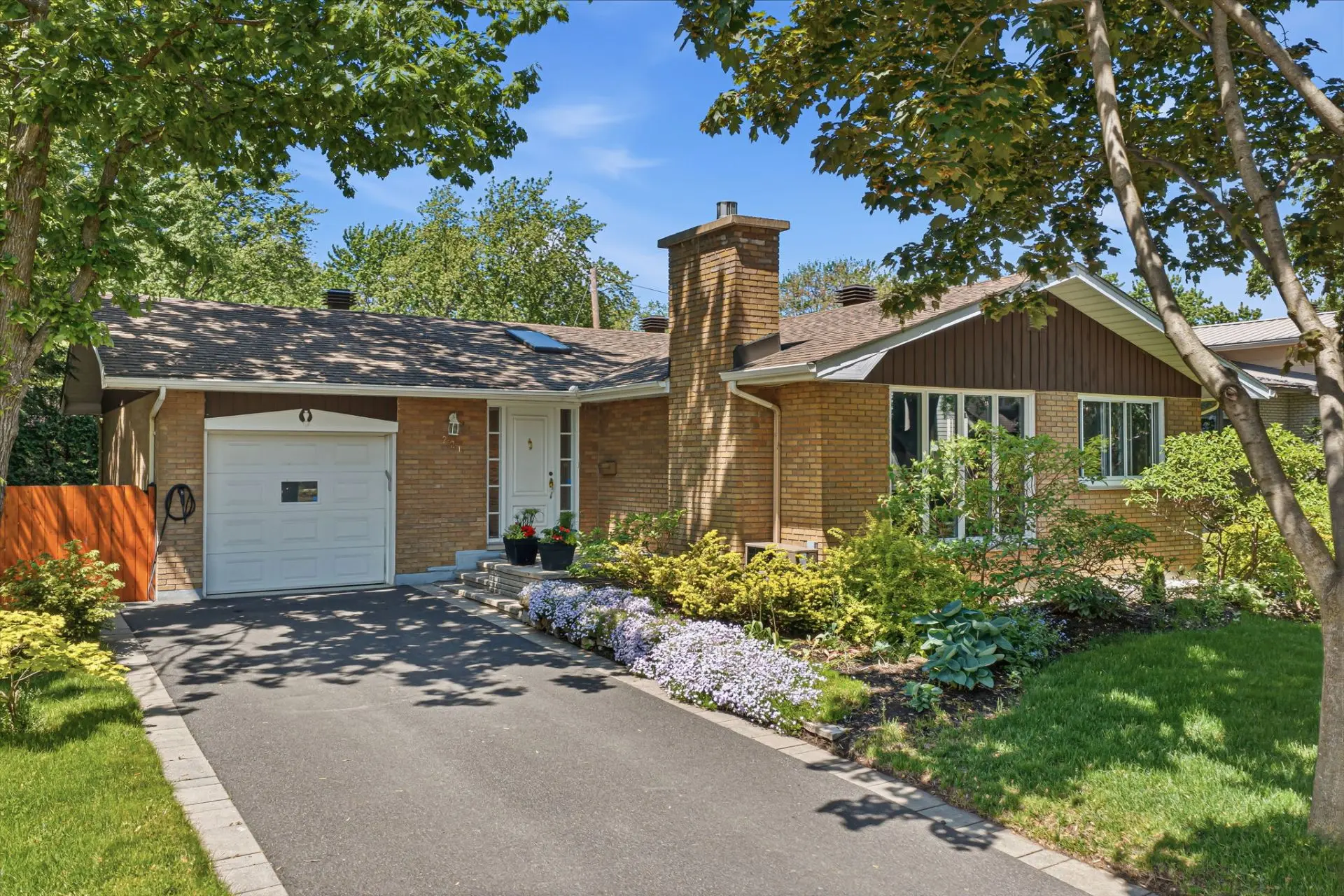 221 Rue du Jura, Saint-Lambert — photo 1