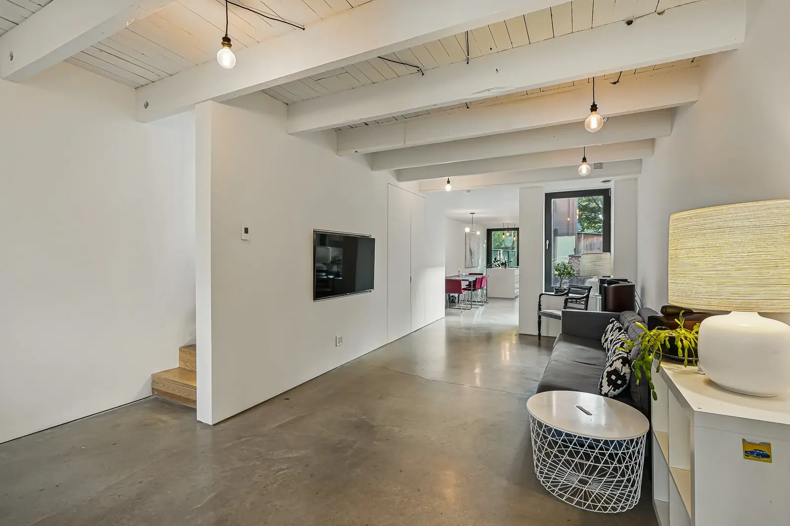 636 Av. Wiseman — photo 2