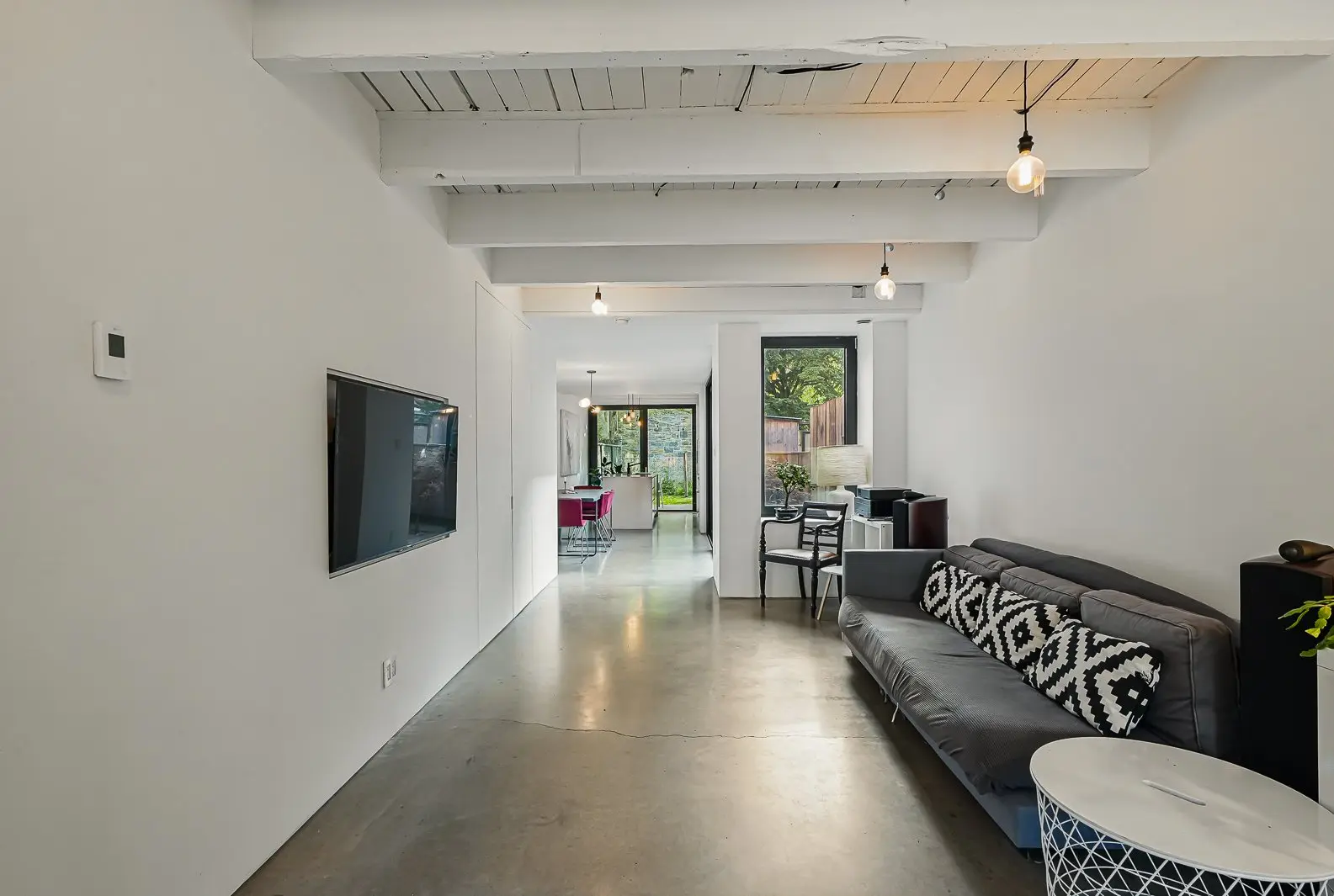 636 Av. Wiseman — photo 3