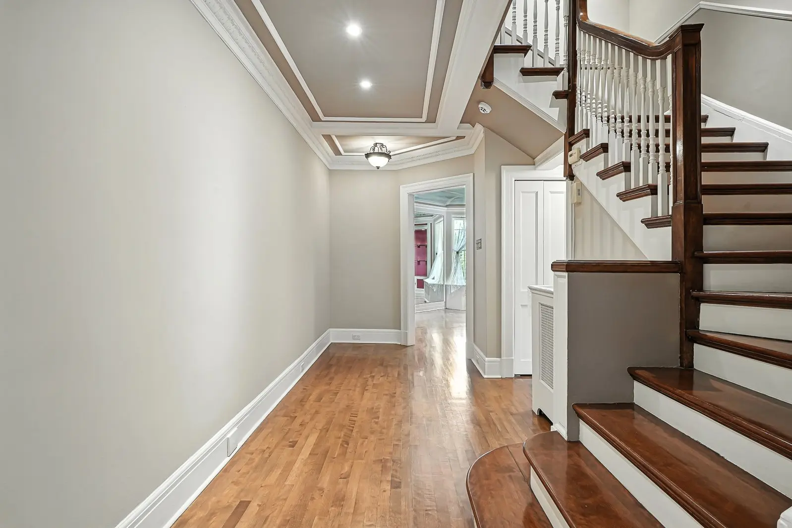 1524 Av. des Pins O. — photo 3