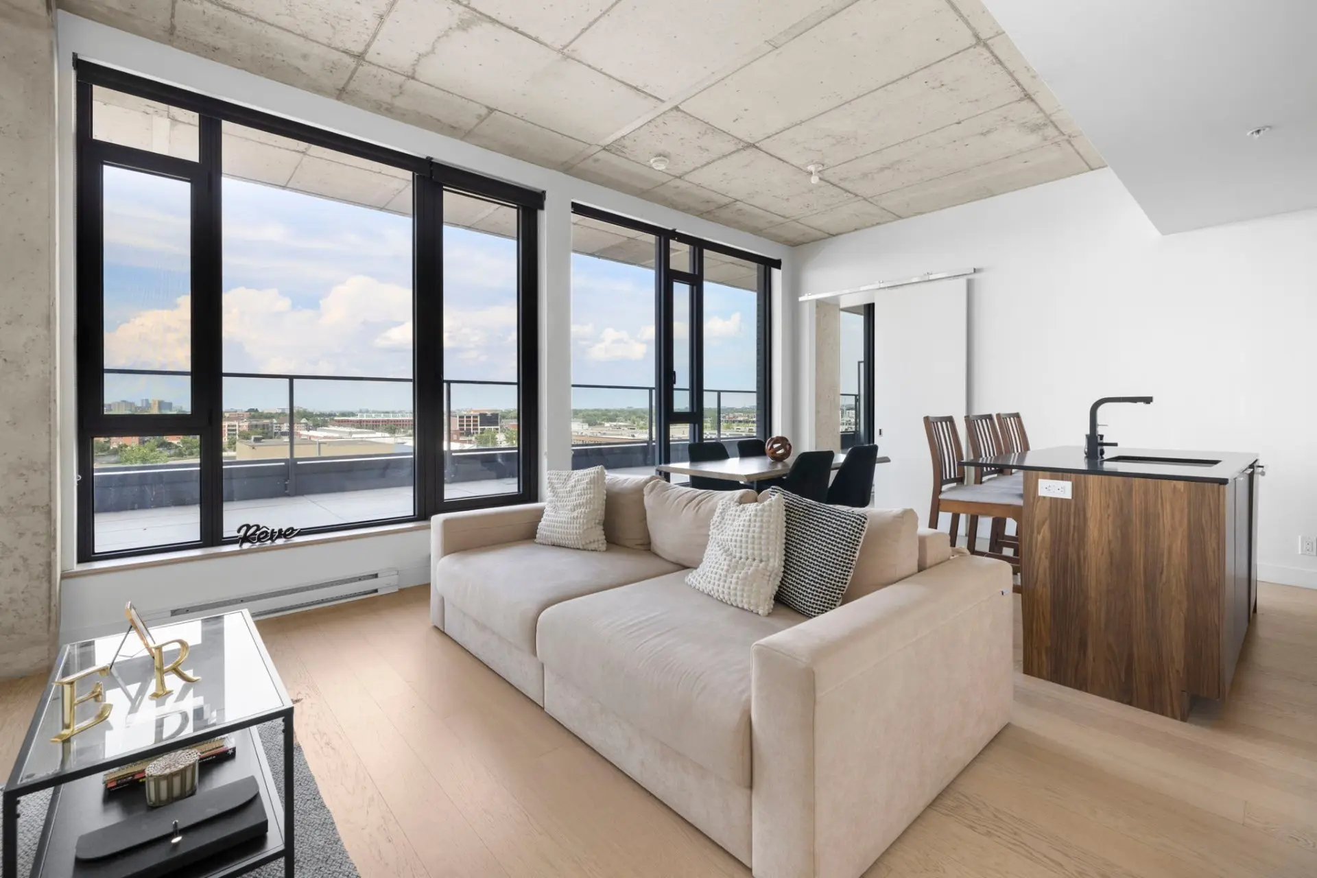 200 Boul. Marcel-Laurin, # PH803 — photo 3