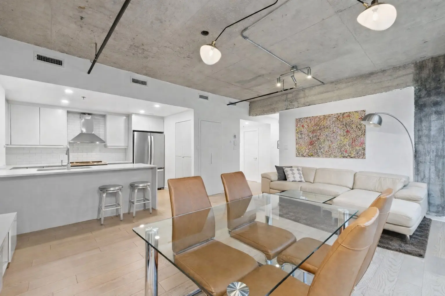 1315 Boul. De Maisonneuve O., # 301 — photo 3