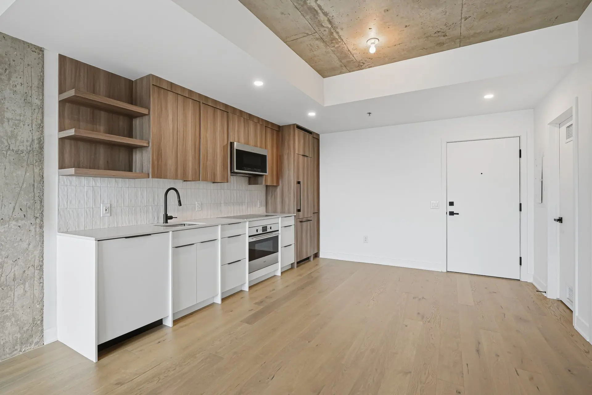245 Boul. Robert-Bourassa, # 2408 — photo 2