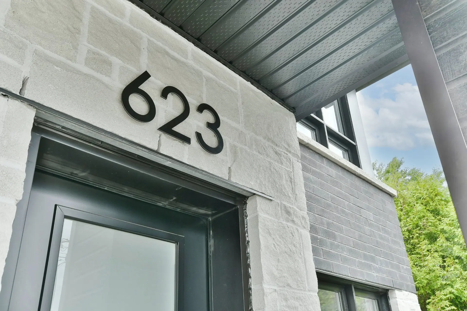 623 3e Avenue — photo 2