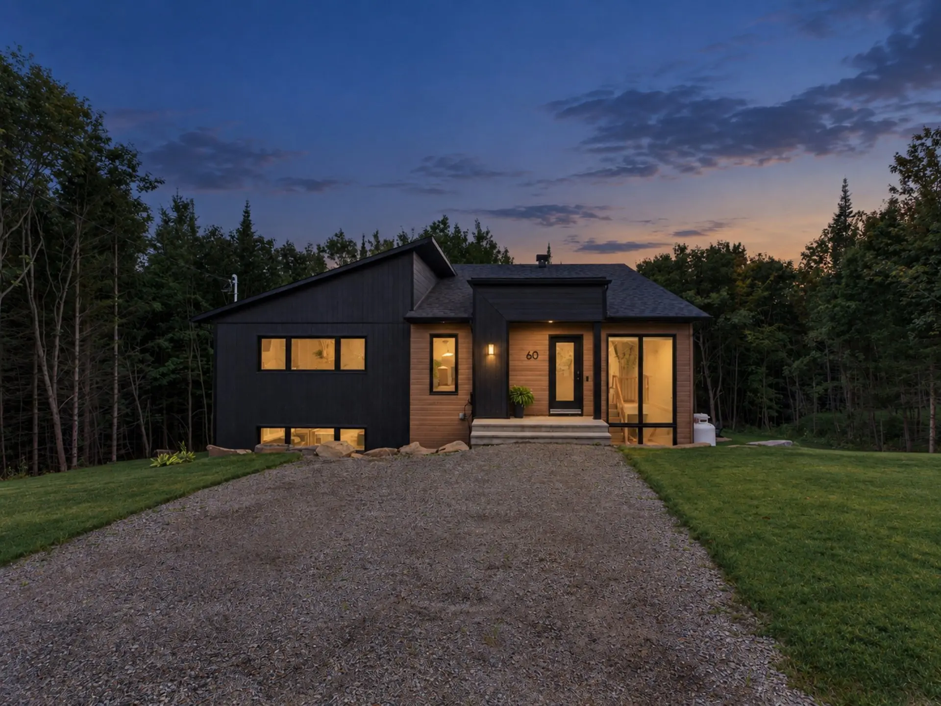 340 Rue des Étoiles, Saint-Hippolyte — photo 1