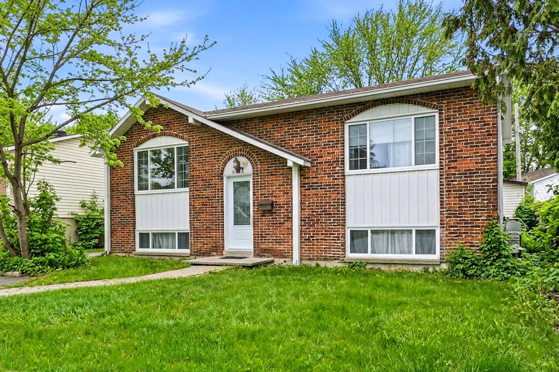6140 Av. Brunet — photo 1