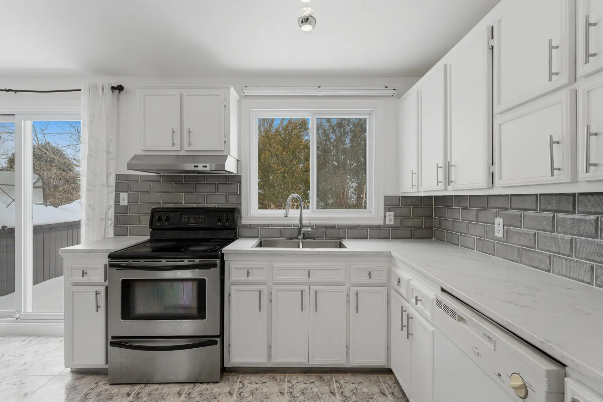 6140 Av. Brunet — photo 3