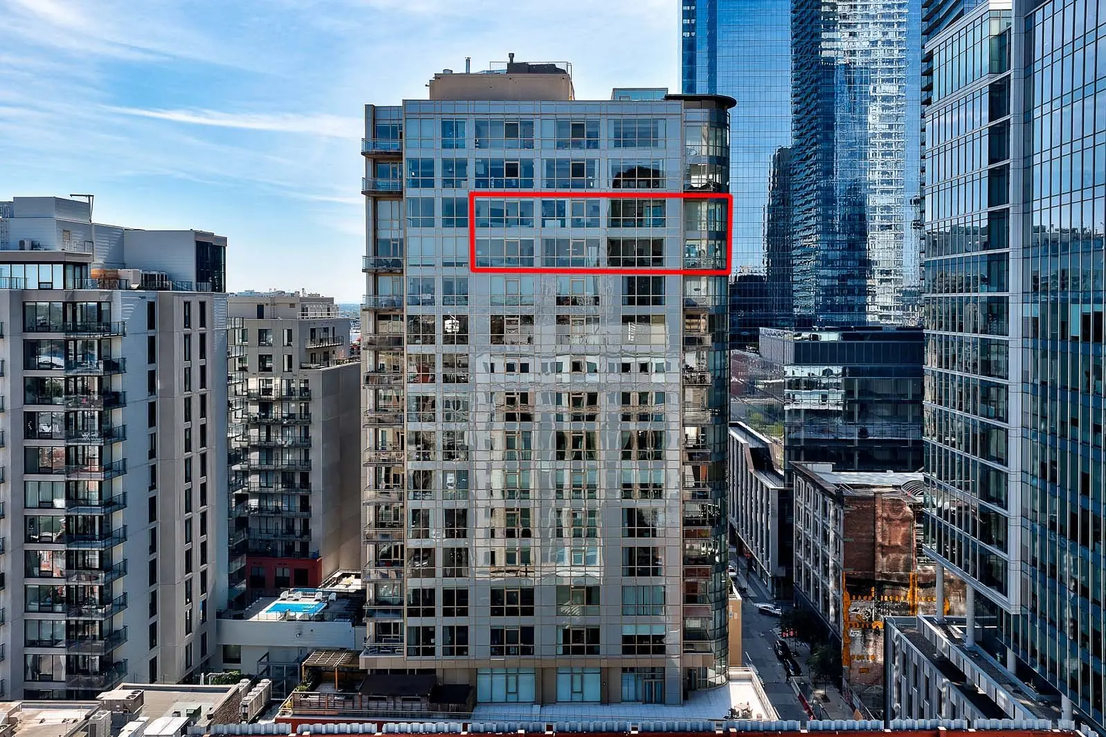 650 Rue Notre-Dame O., # PH1701 — photo 2