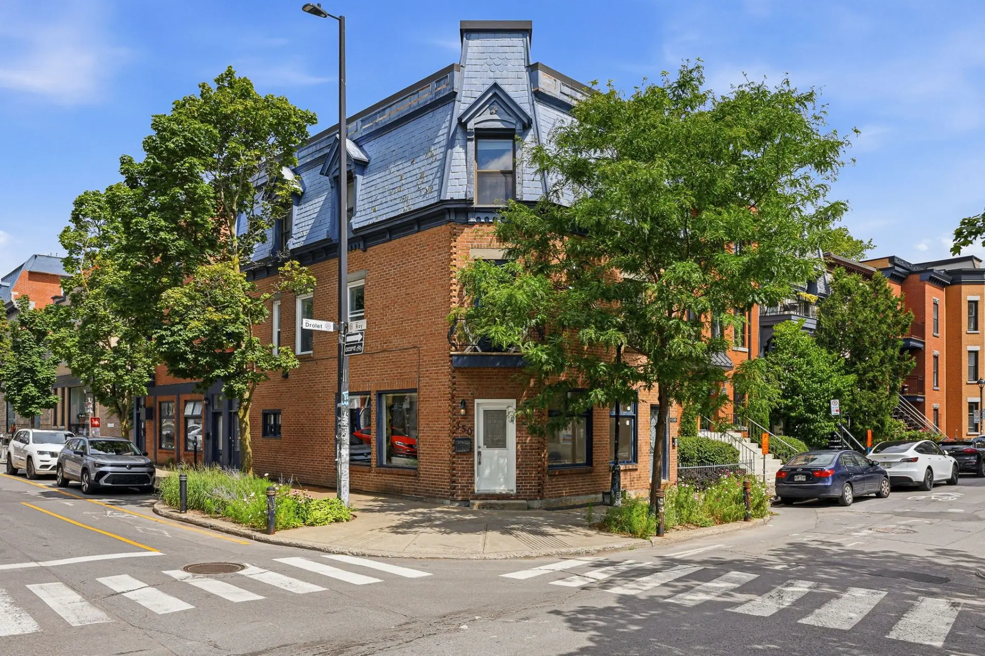 350 Rue Roy E. — photo 1
