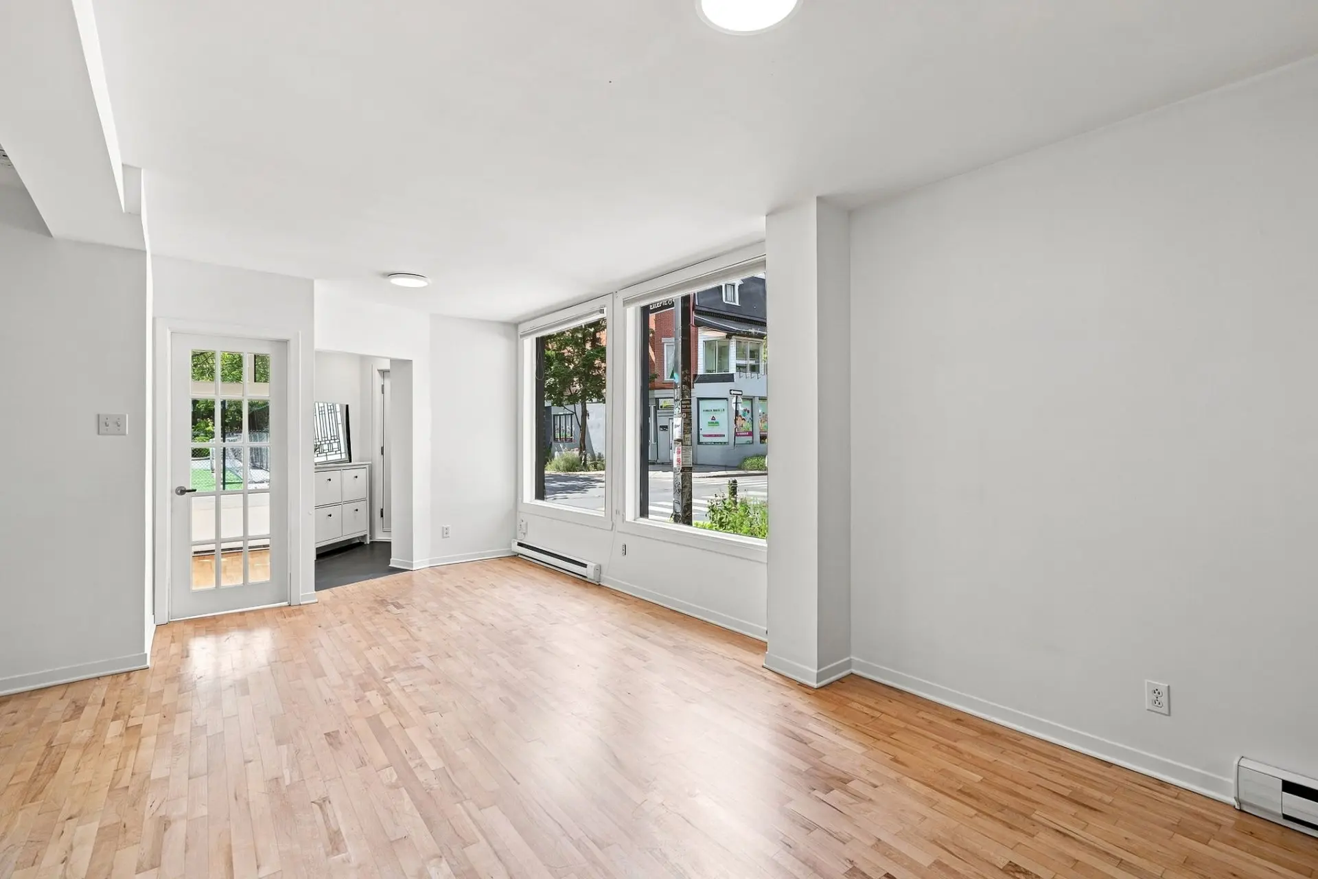 350 Rue Roy E. — photo 3