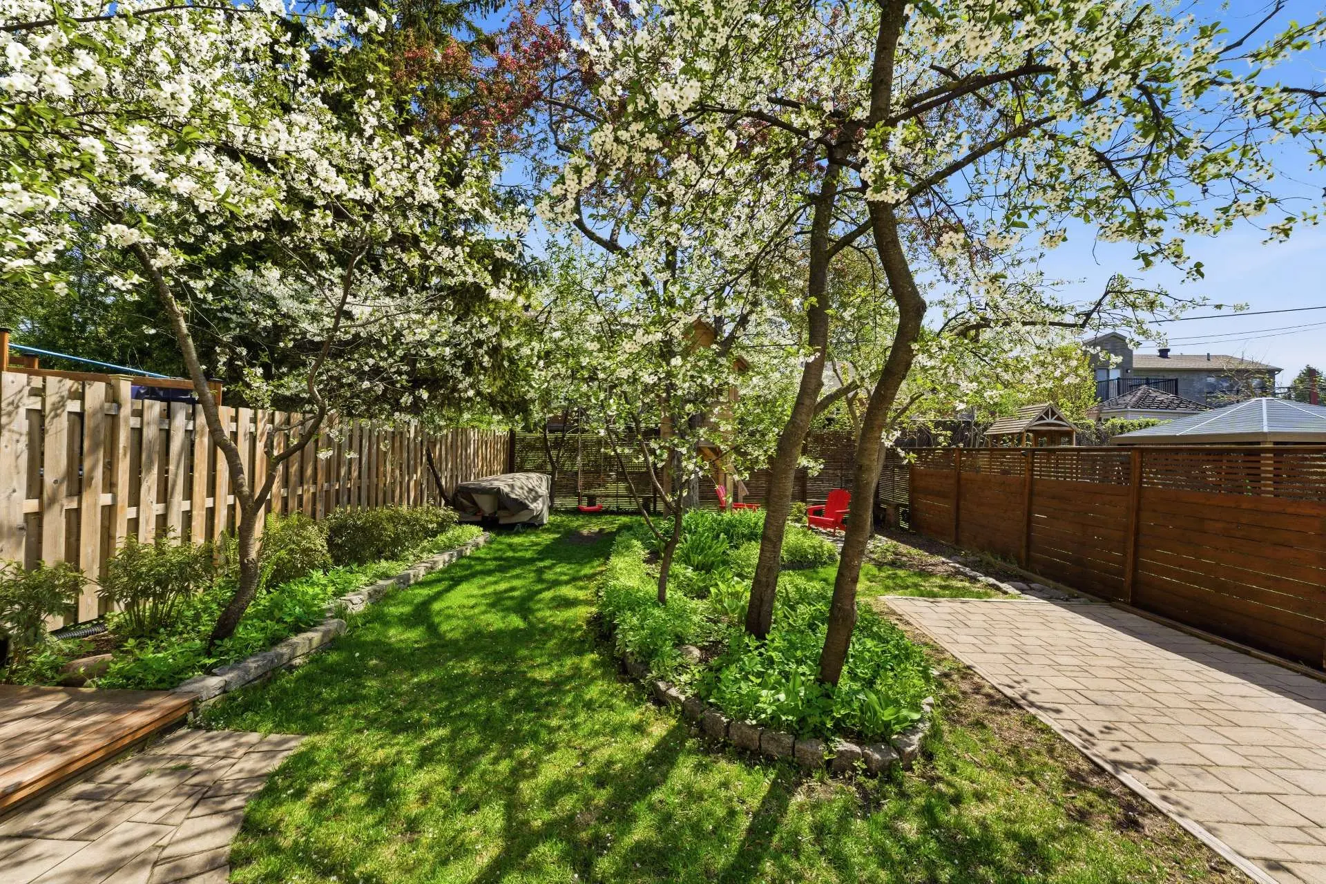 292 34e Avenue — photo 2