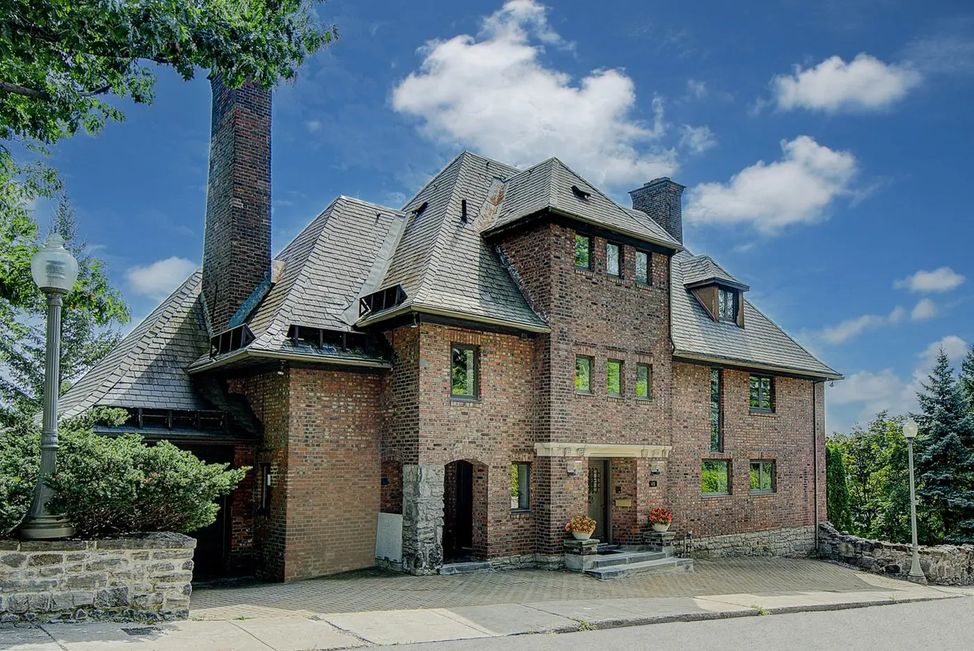 49 Ch. Belvedere, Westmount — photo 1