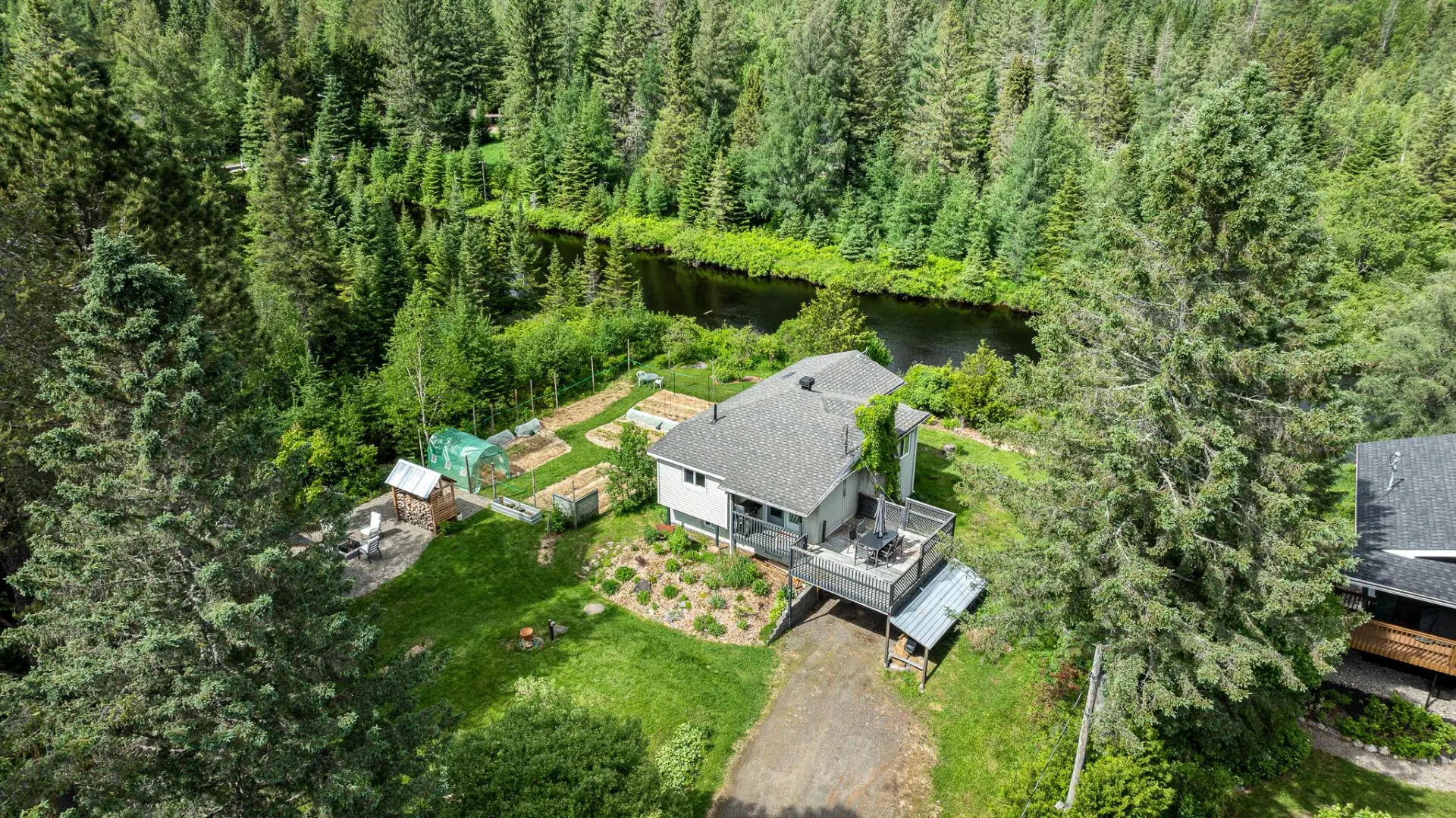 2230 Ch. Sicard, Sainte-Lucie-des-Laurentides — photo 1