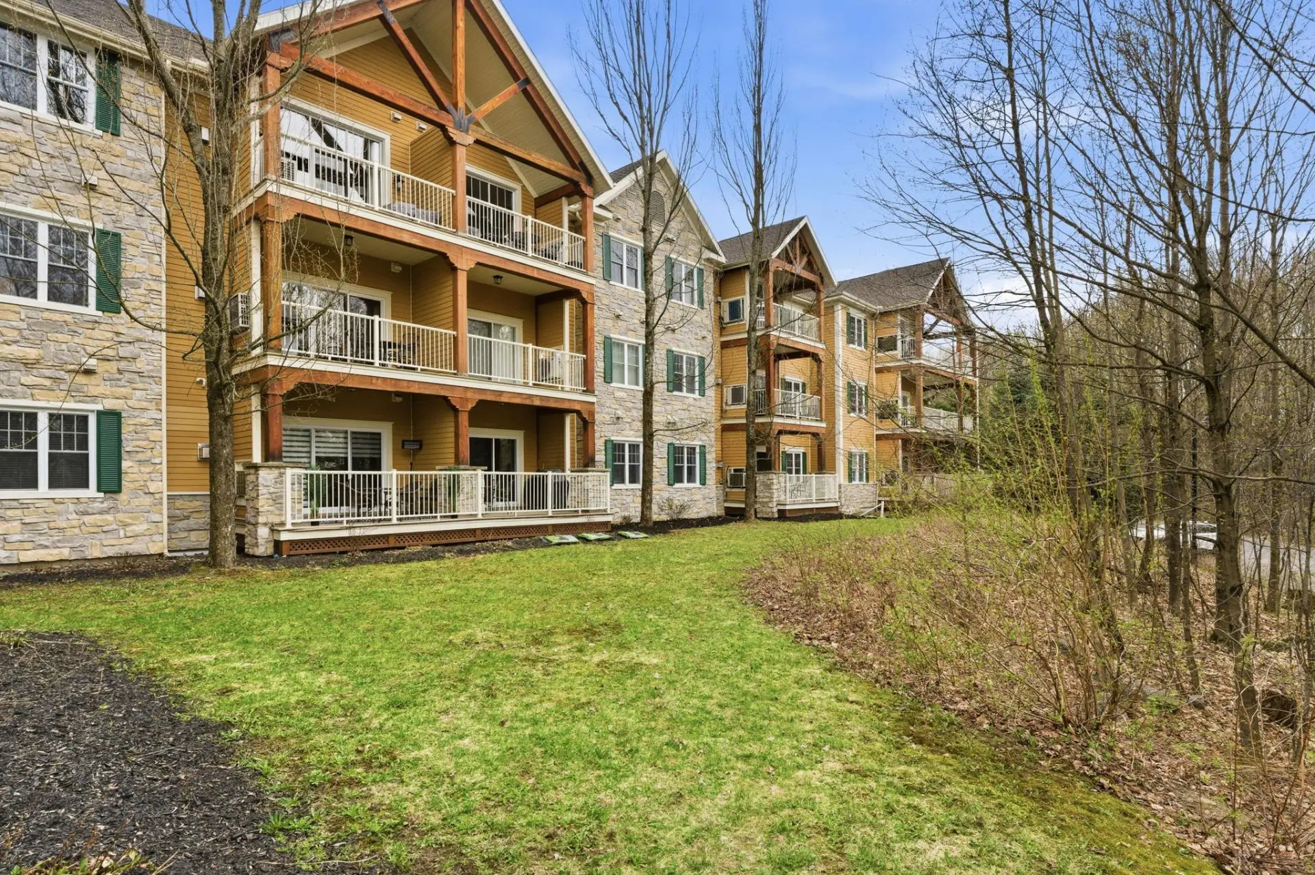 180 Rue du Cercle-des-Cantons, # 213, Bromont — photo 3
