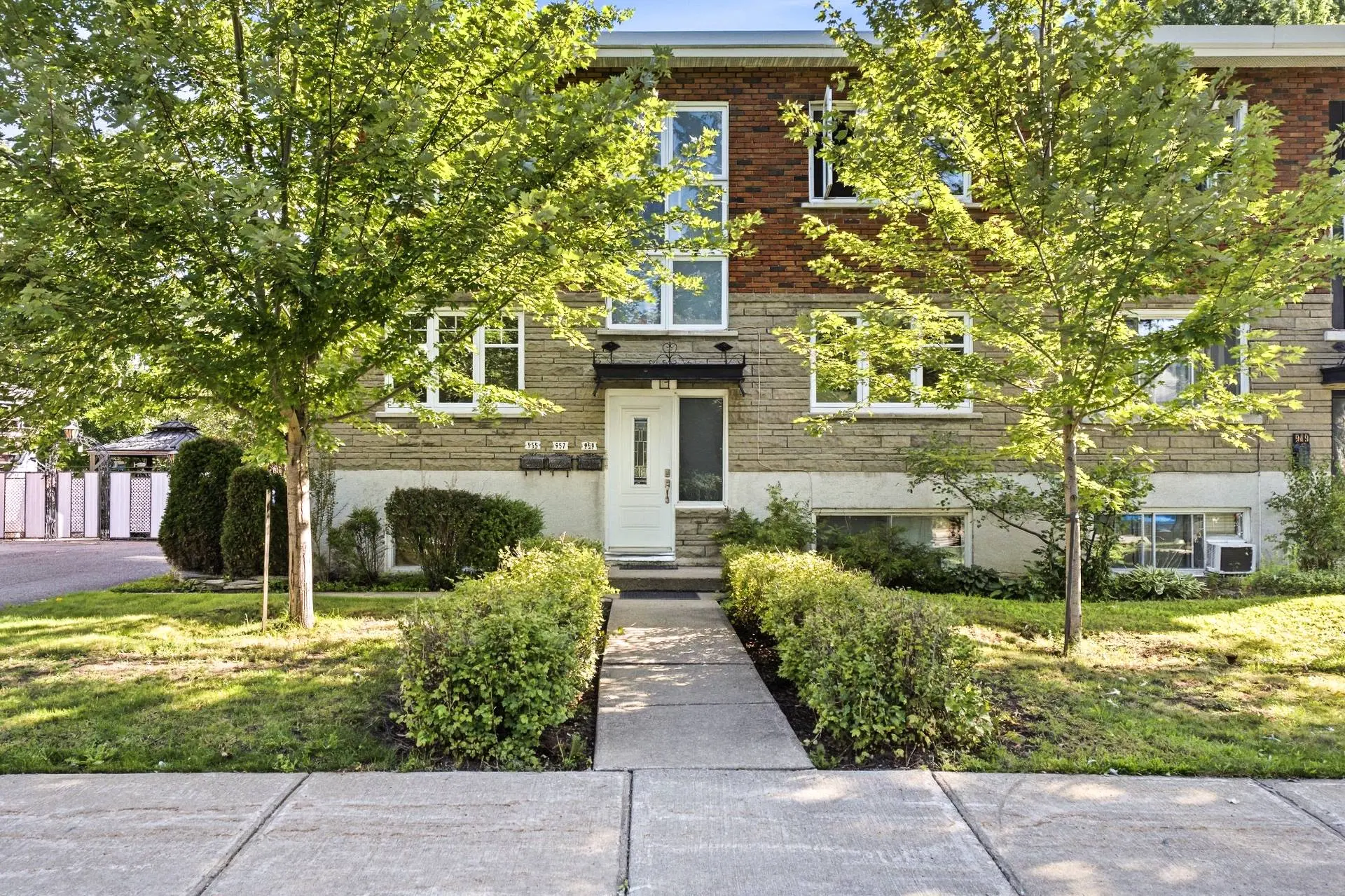 959 Av. St-Laurent — photo 1
