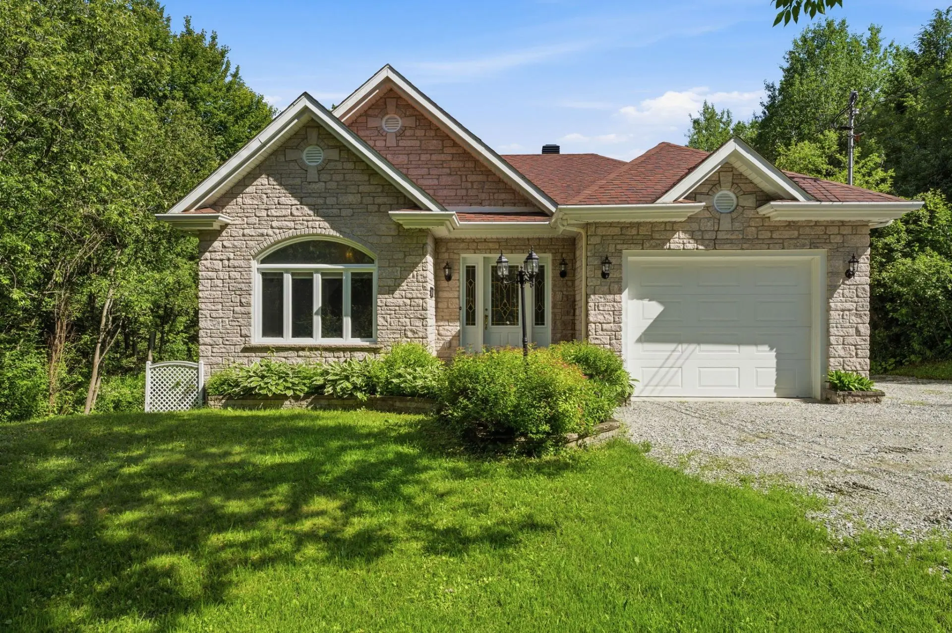 589 Ch. Biron, Ascot Corner — photo 1