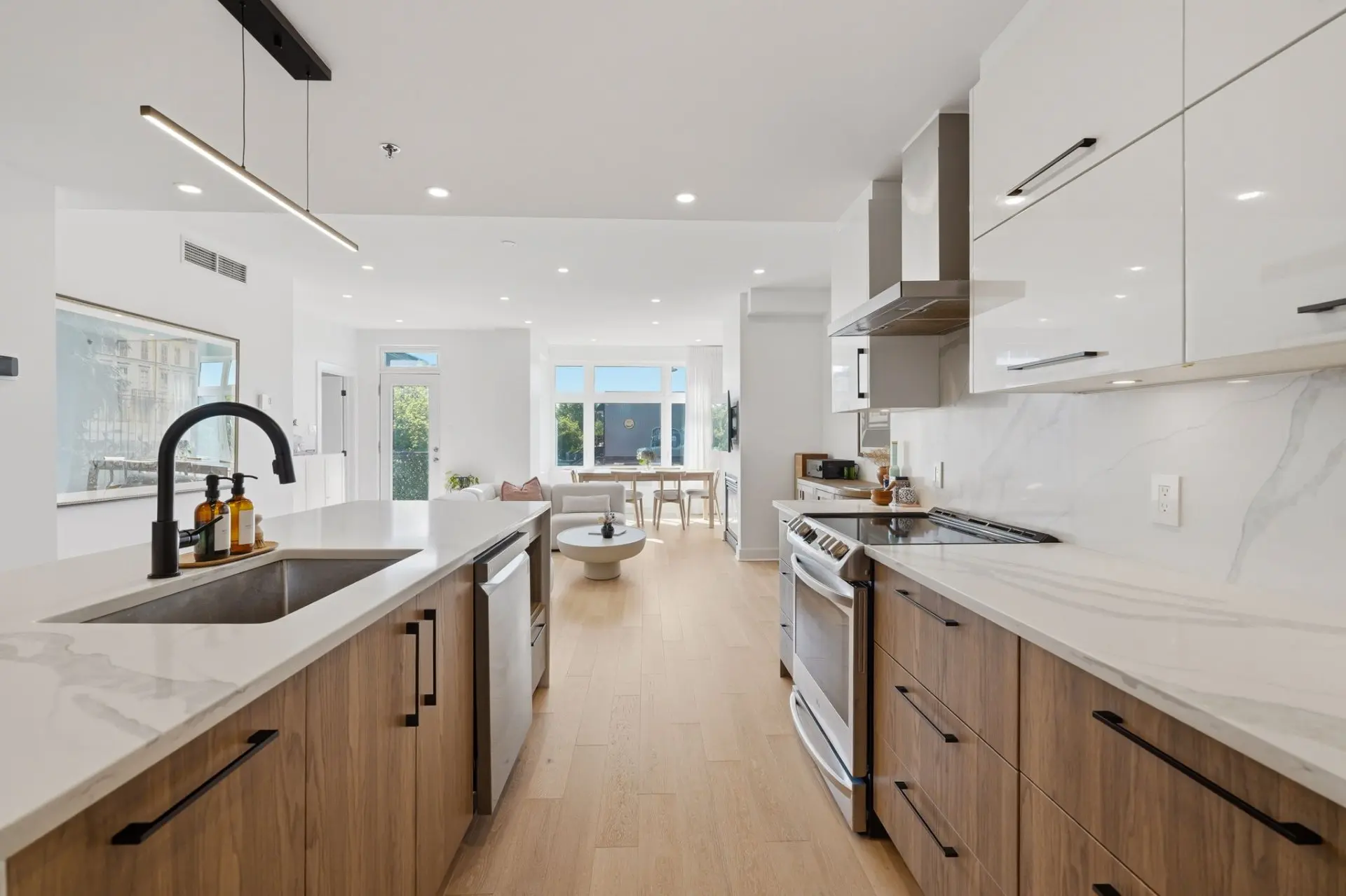 4574 Av. du Parc, # 34 — photo 3